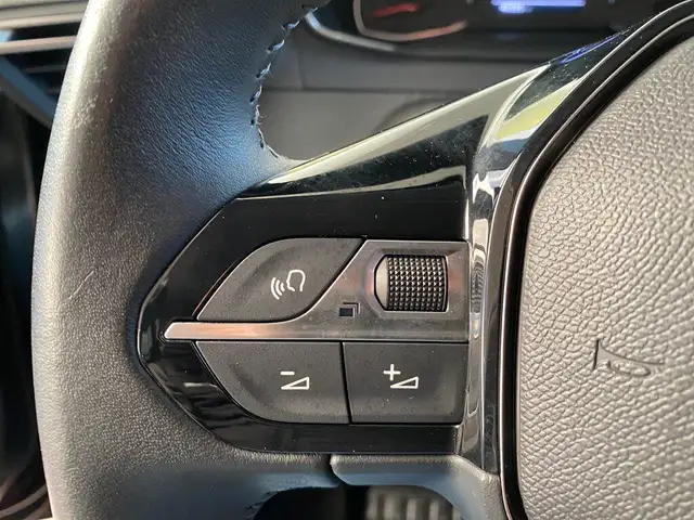 Peugeot 208 view 13