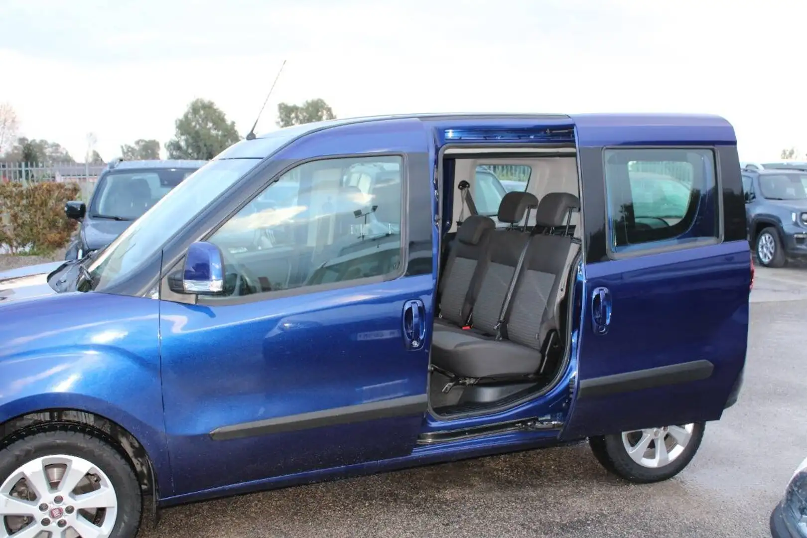 Fiat Doblo 1.4 tjt natural power Lounge 120cv Синій - 2