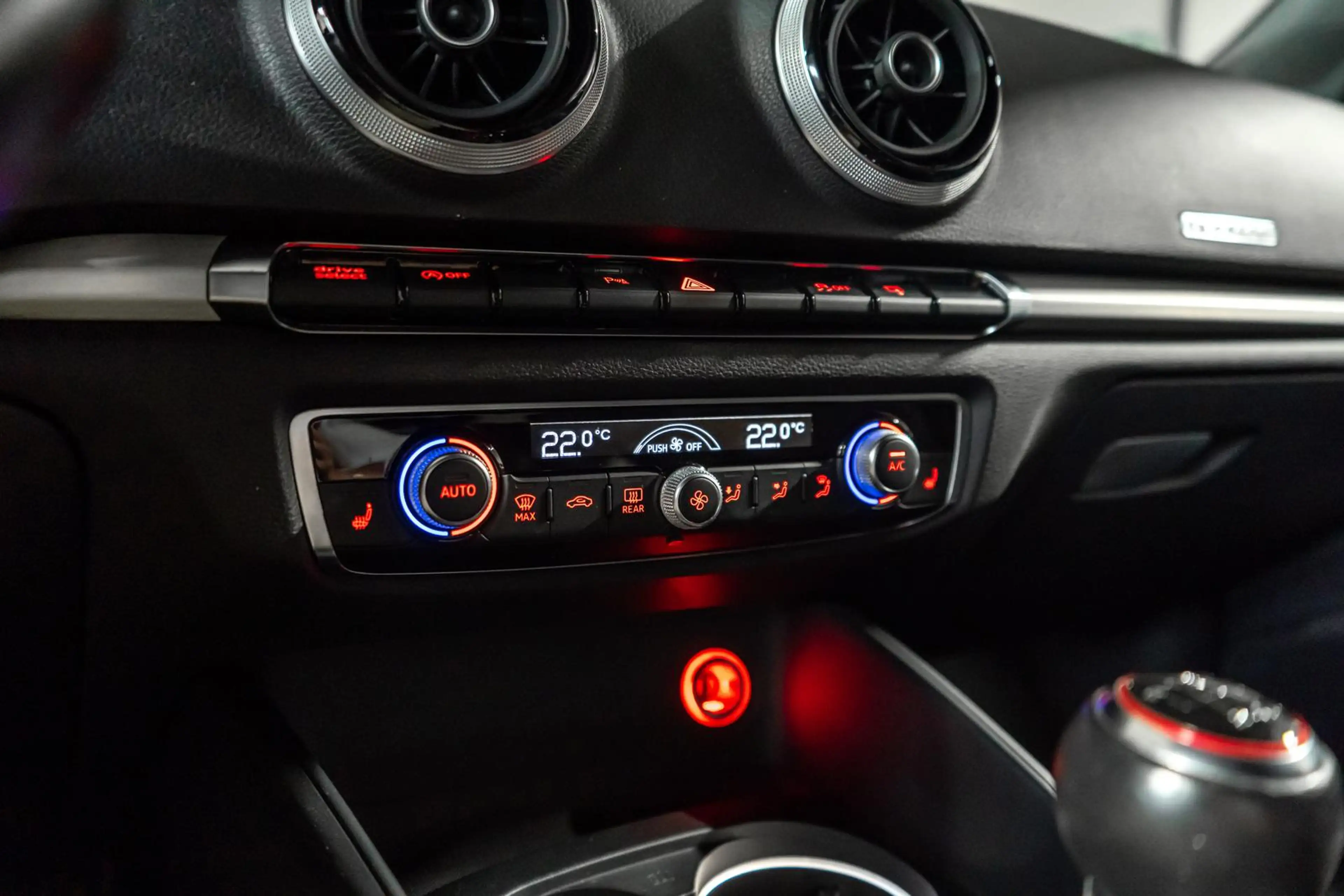 Audi S3 2.0 TFSI quattro ALCANTARA SHZ KW SPARCO 19" — photo 18