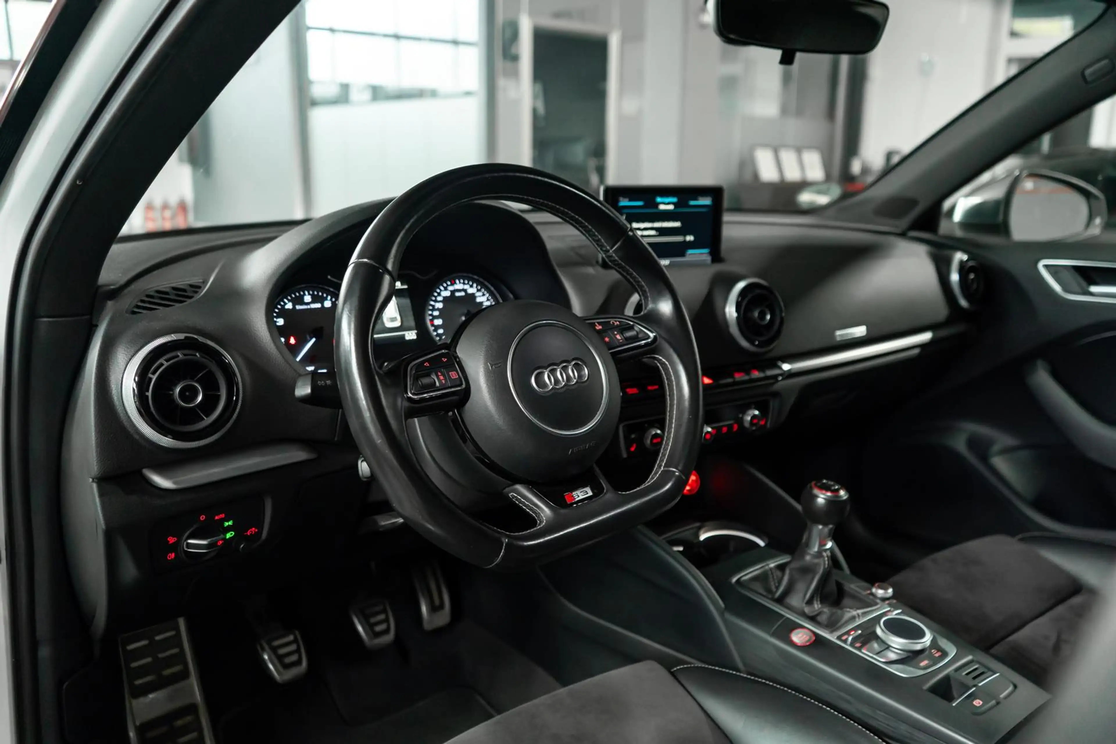 Audi S3 2.0 TFSI quattro ALCANTARA SHZ KW SPARCO 19" — photo 11