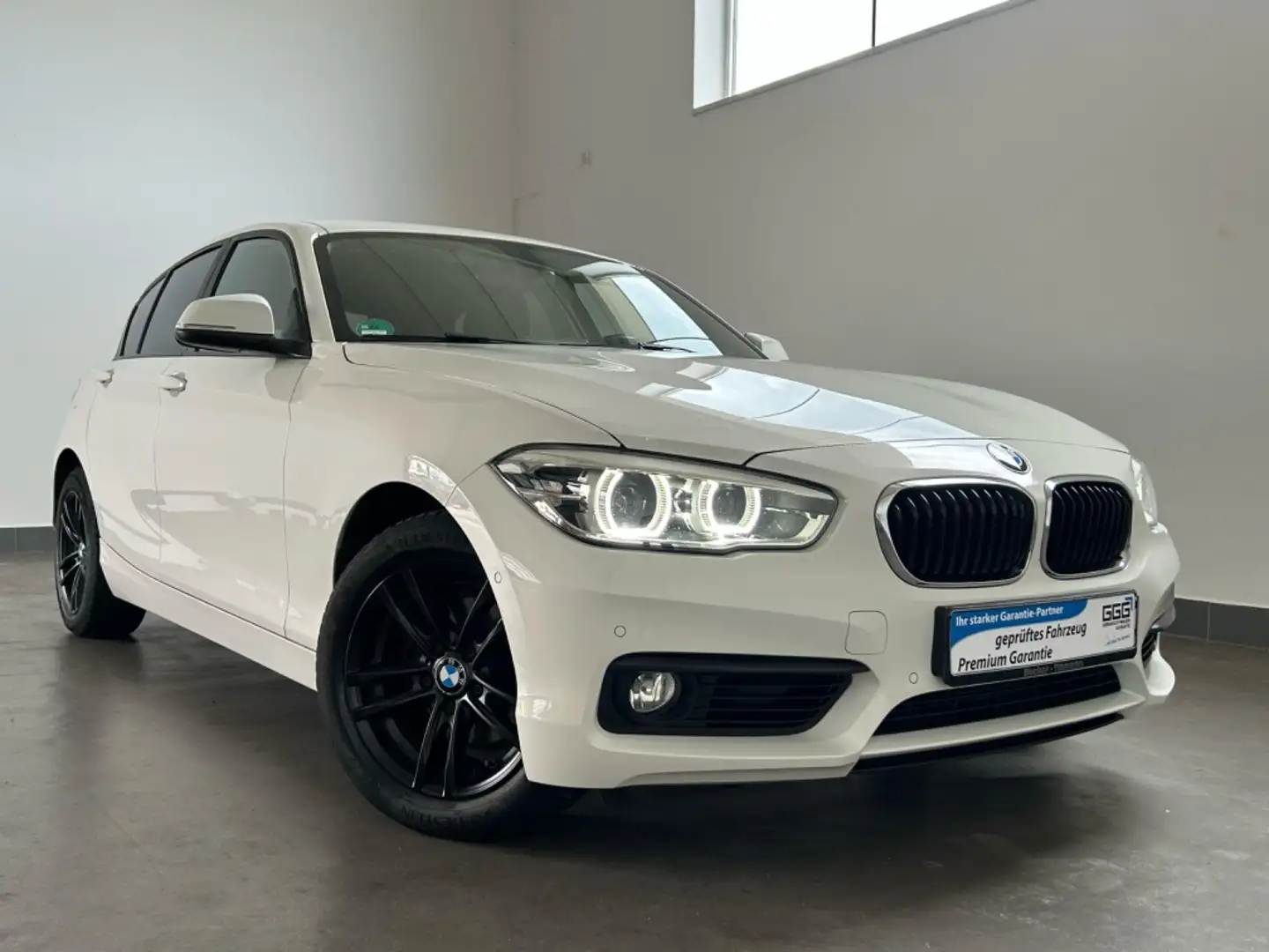 BMW 118 i Advantage AUTOMATIK+NAVI+LED Wit - 2