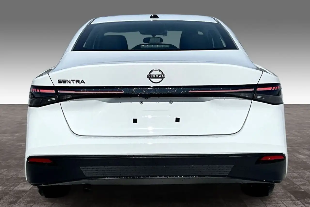 Nissan Sentra снимка Nissan Sentra