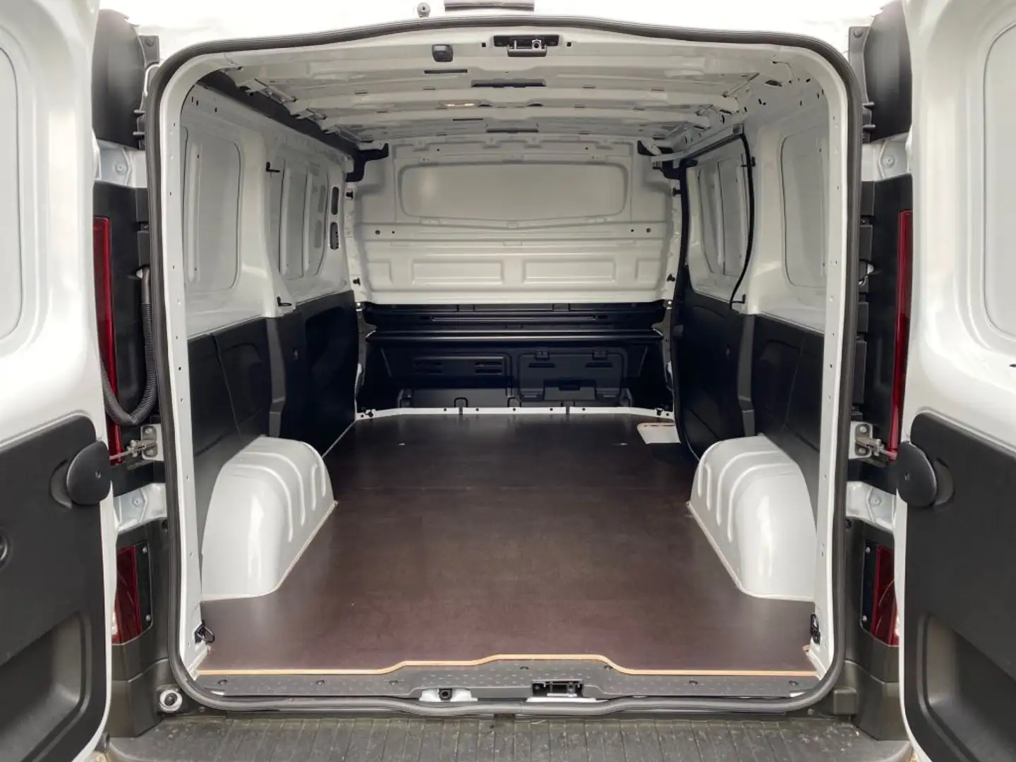 Nissan Primastar L1H1 2,8 dCi 130 N-Connecta Weiß - 2