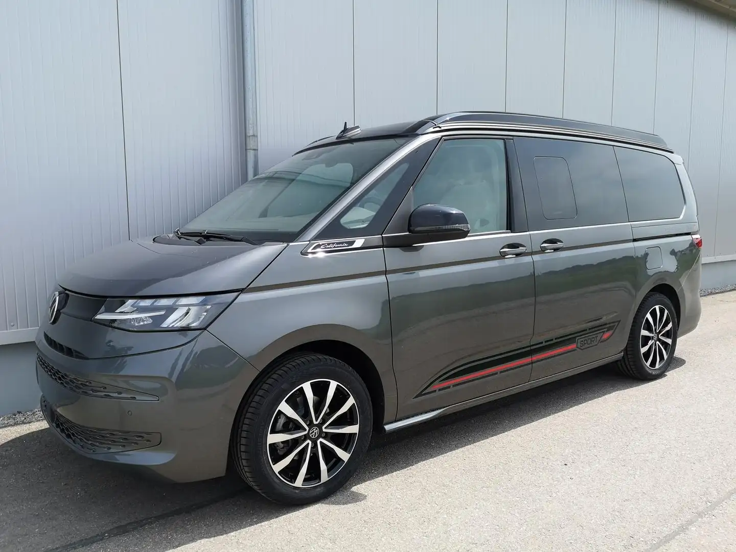 Volkswagen T7 California T7 2.0TDI DSG California Beach Sport Edition 8 Fac Gris - 1