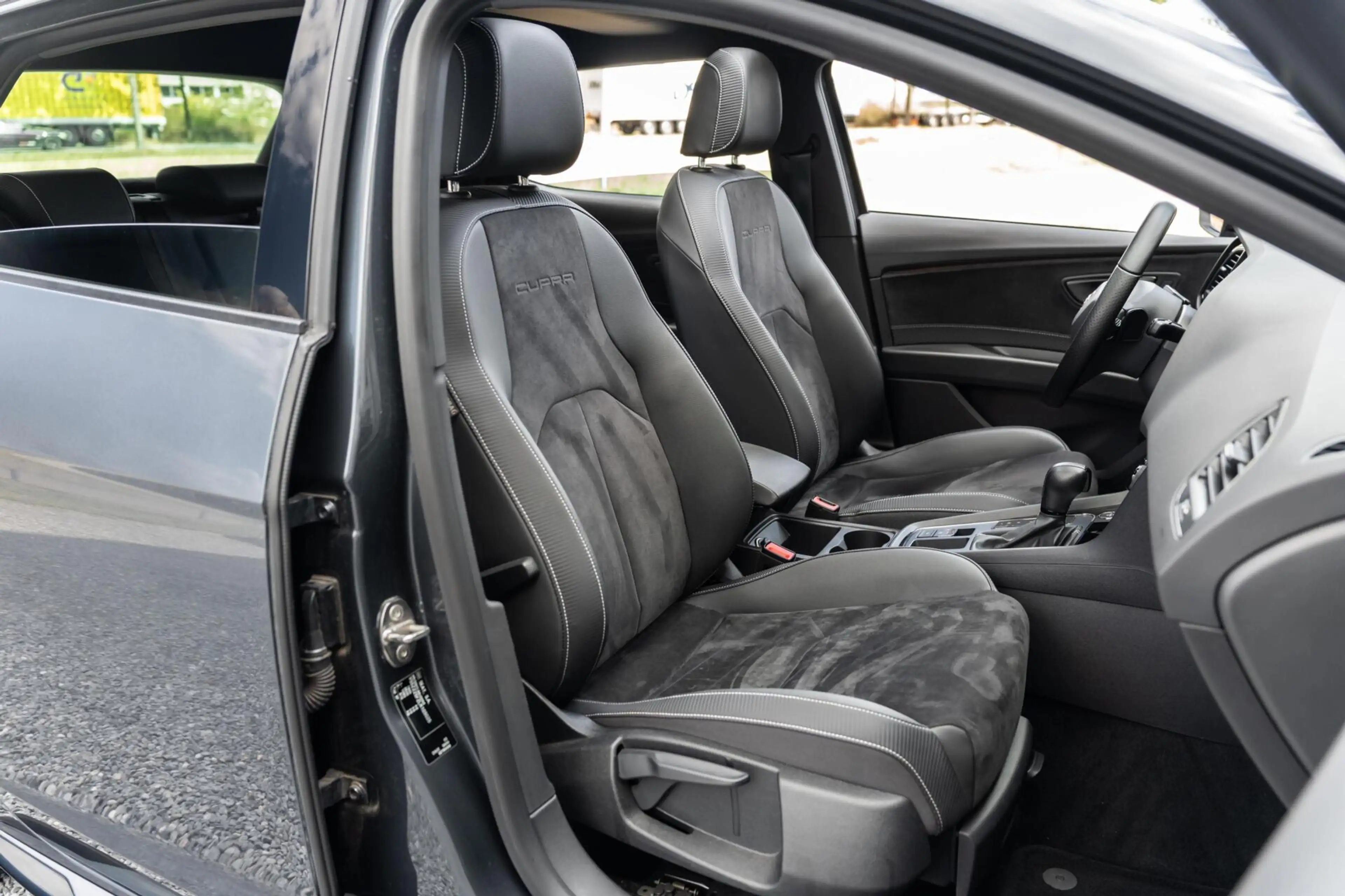 SEAT Leon 2.0 TSI CUPRA Ultimate Edition Pano Beats Carbon — photo 24