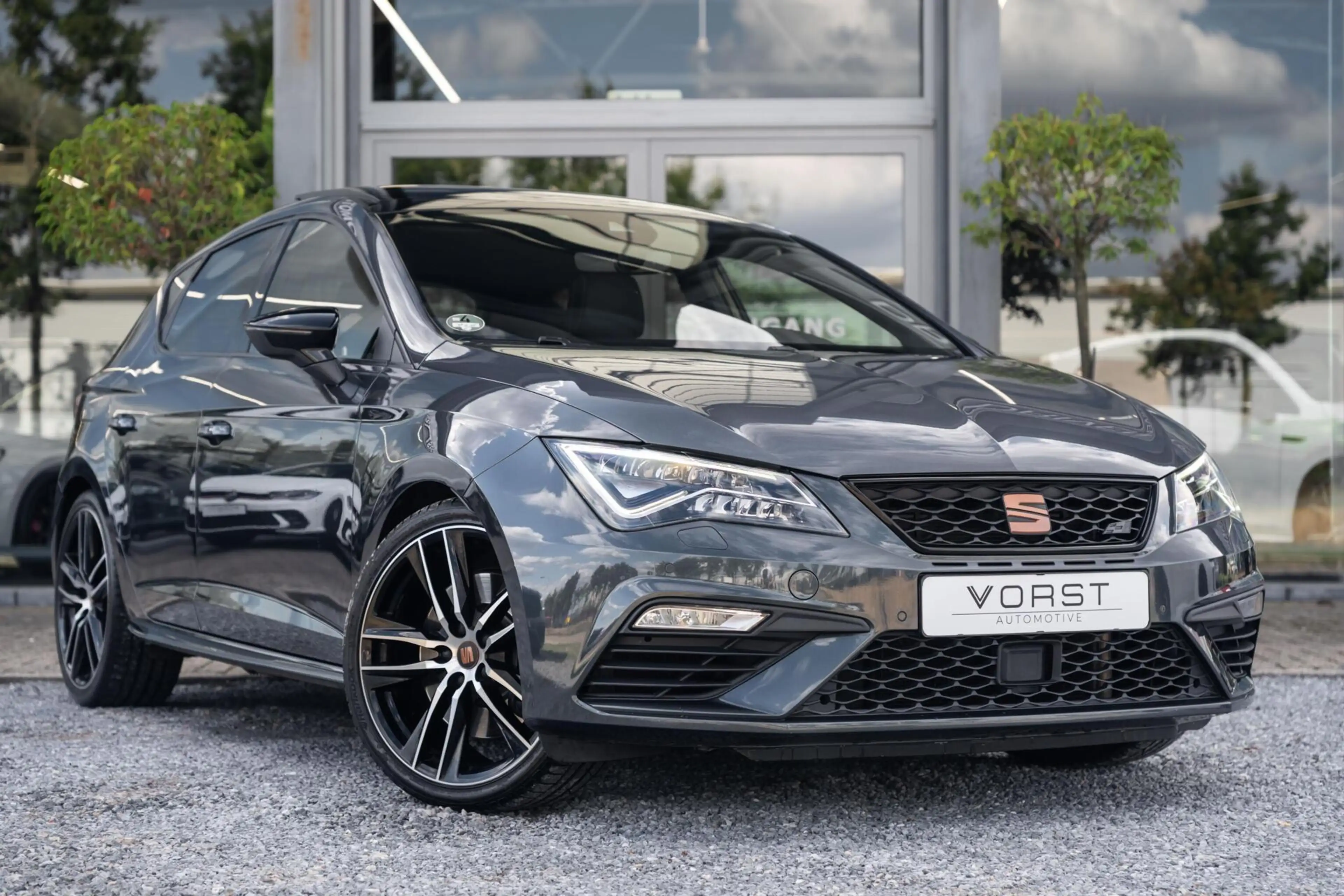SEAT Leon 2.0 TSI CUPRA Ultimate Edition Pano Beats Carbon — photo 3