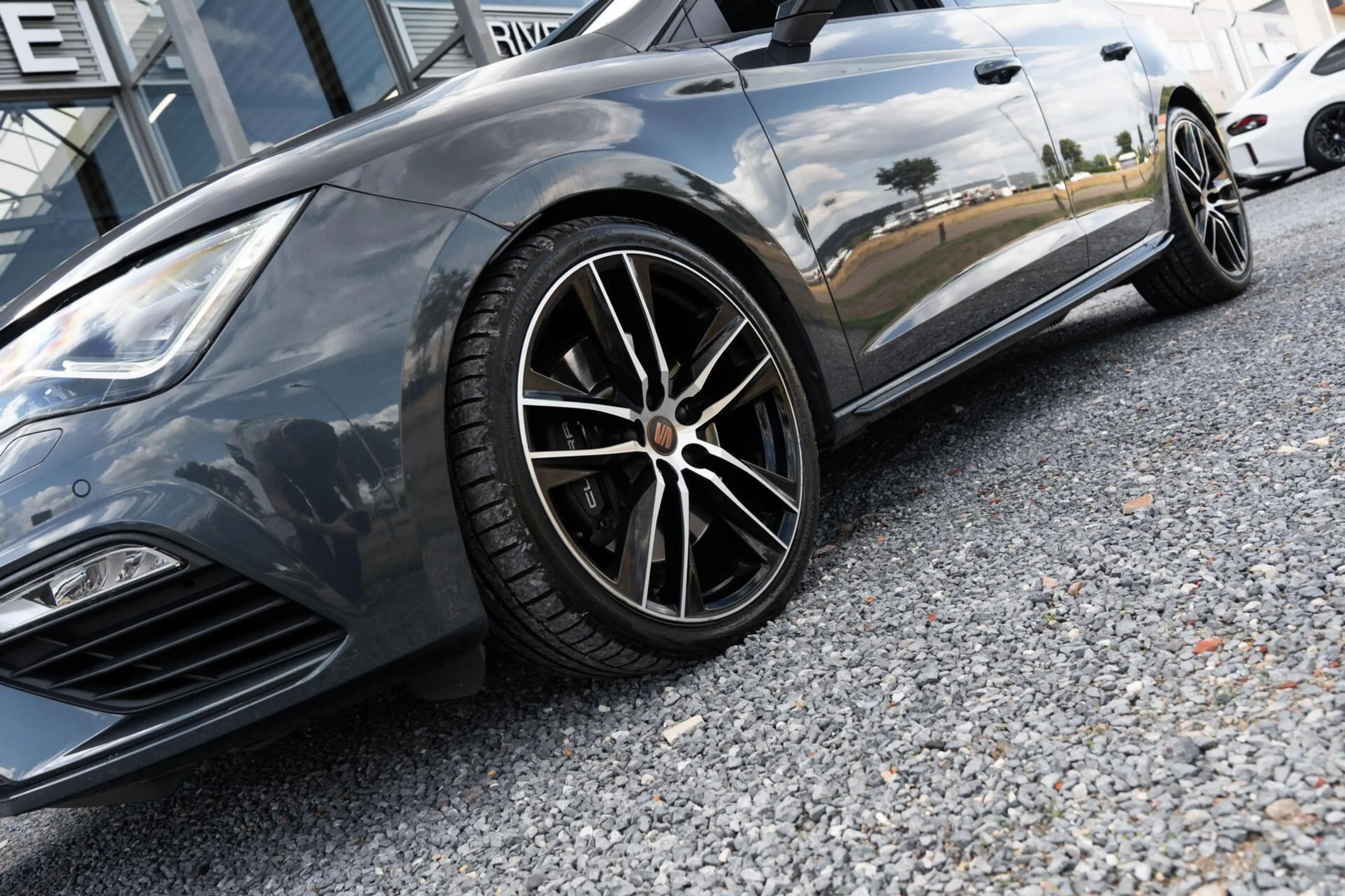 SEAT Leon 2.0 TSI CUPRA Ultimate Edition Pano Beats Carbon — photo 13