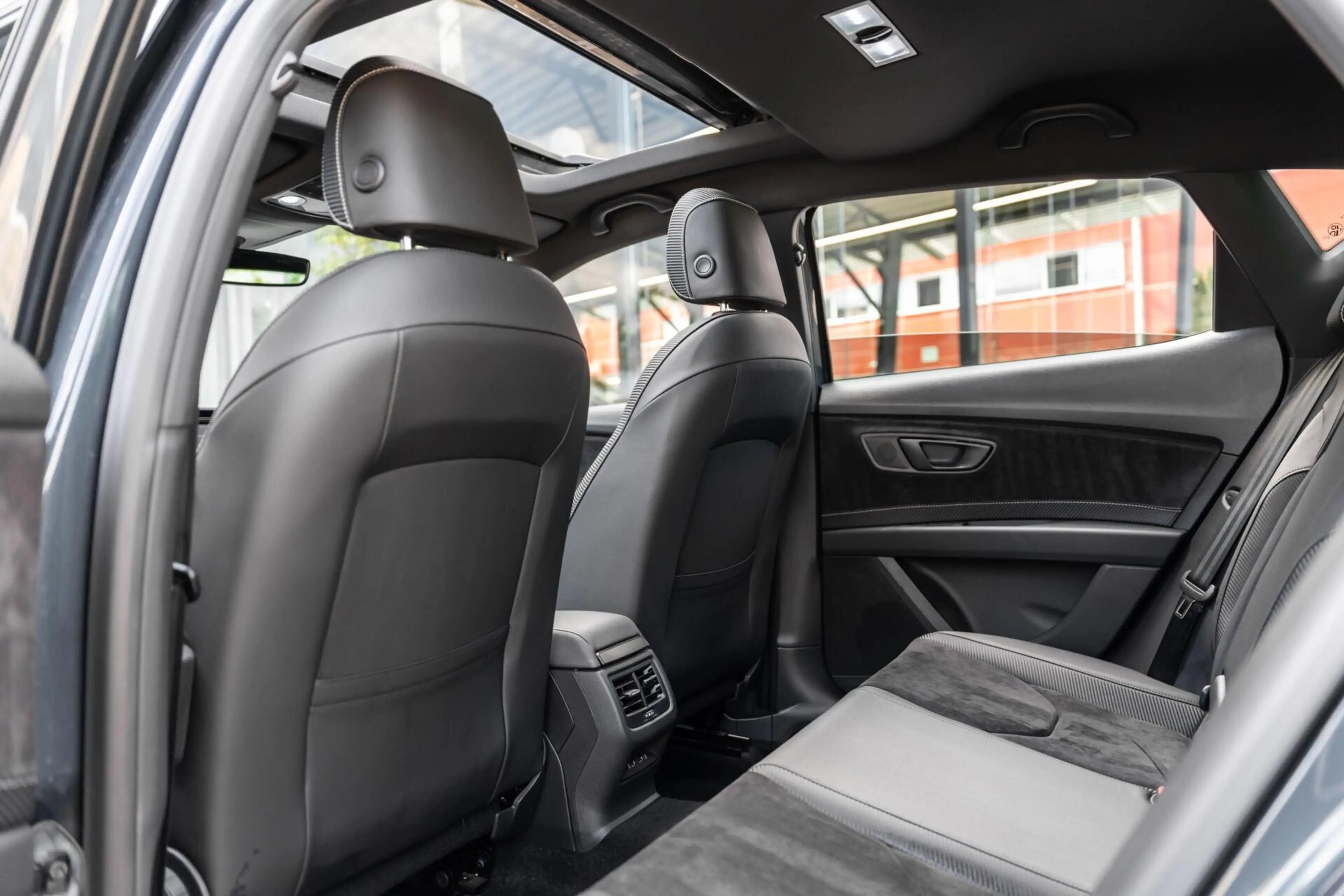 SEAT Leon 2.0 TSI CUPRA Ultimate Edition Pano Beats Carbon — photo 26