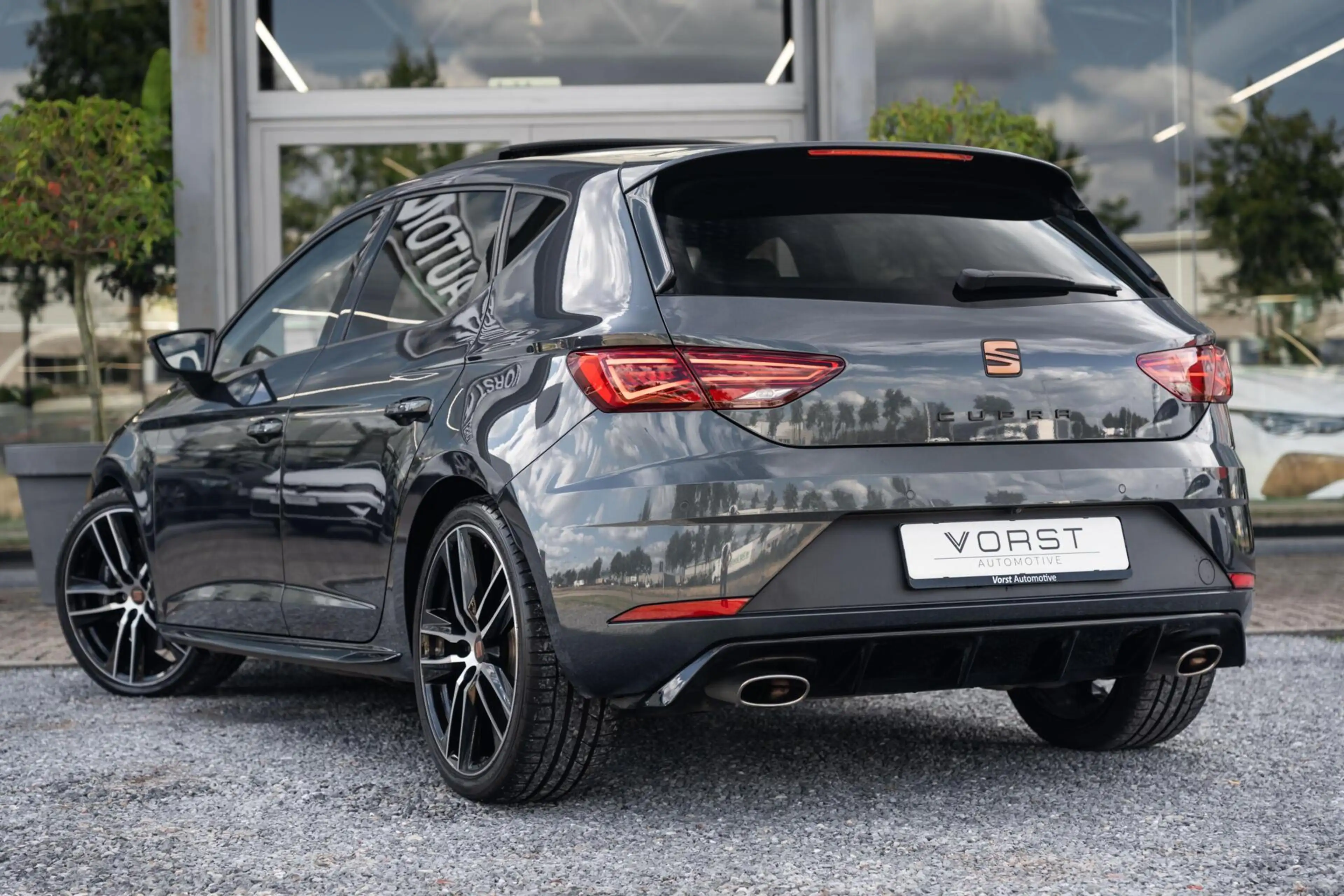 SEAT Leon 2.0 TSI CUPRA Ultimate Edition Pano Beats Carbon — photo 4