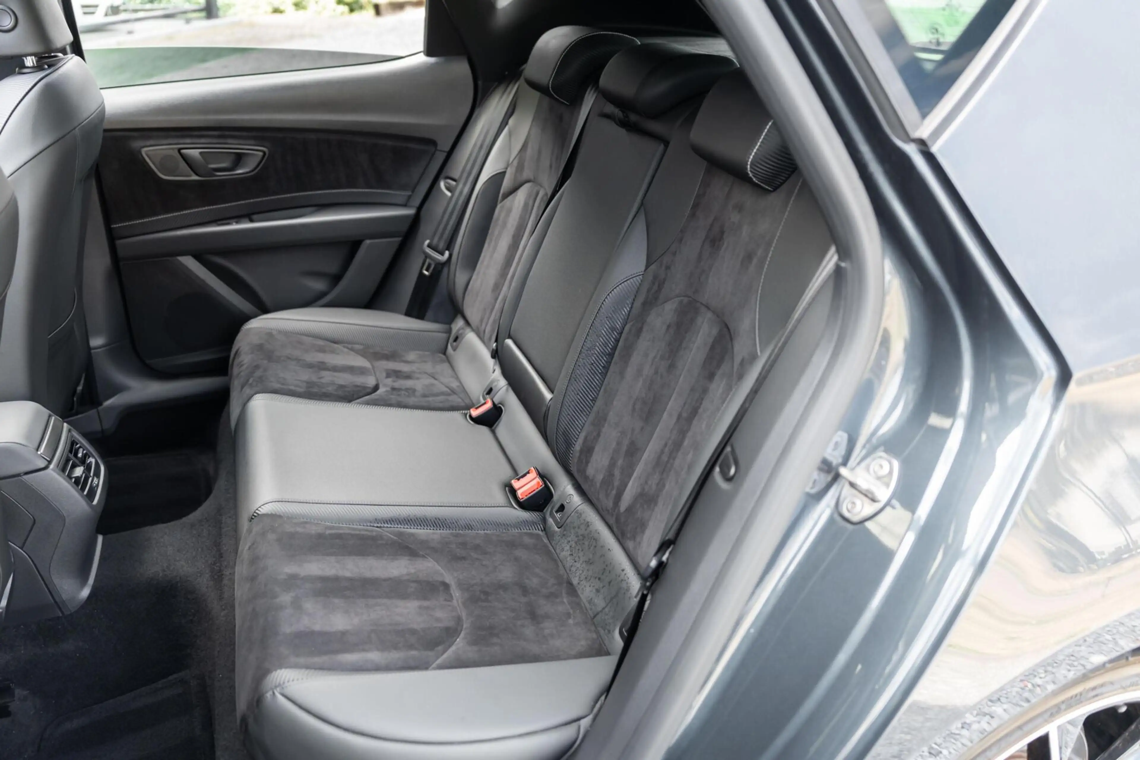 SEAT Leon 2.0 TSI CUPRA Ultimate Edition Pano Beats Carbon — photo 29