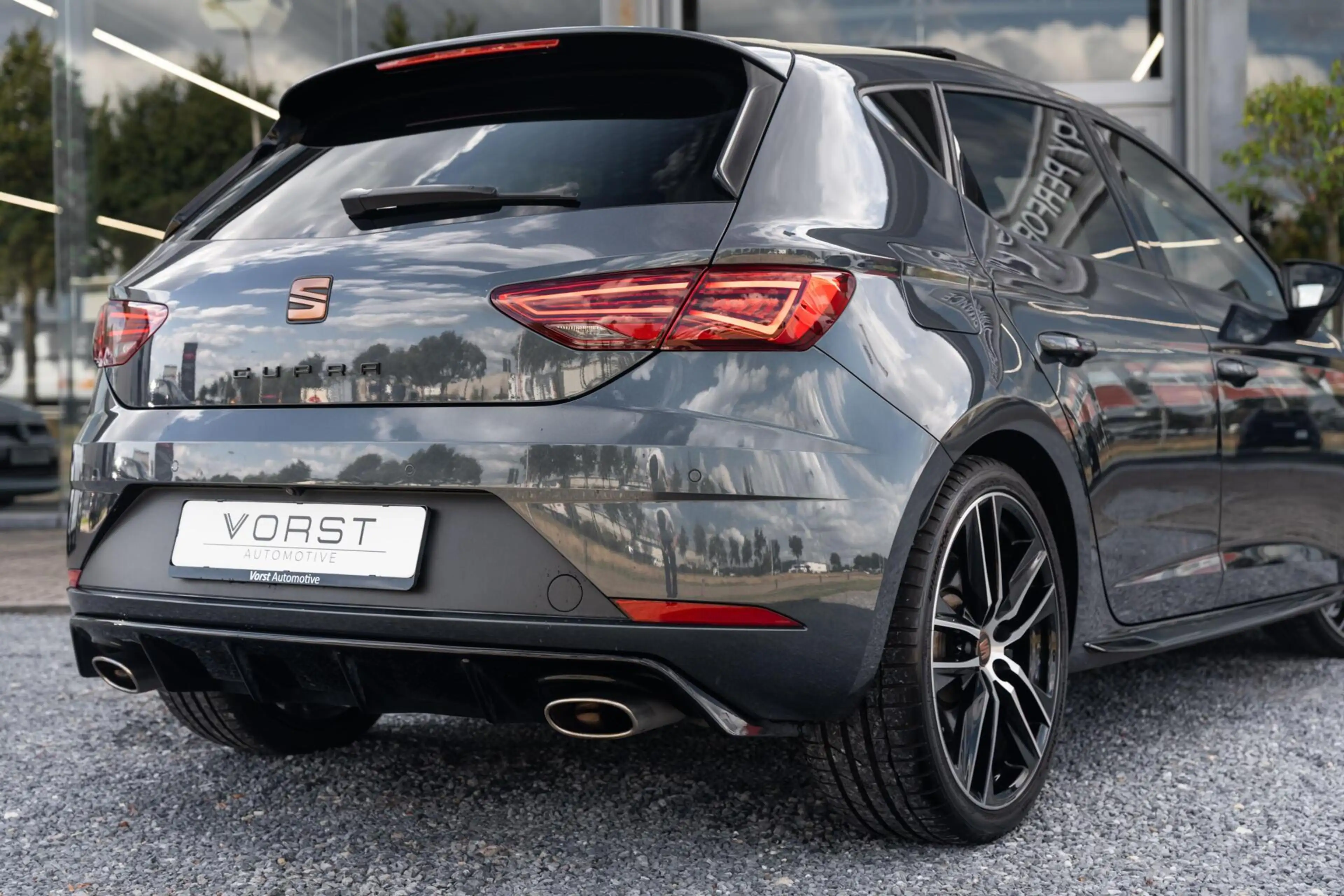 SEAT Leon 2.0 TSI CUPRA Ultimate Edition Pano Beats Carbon — photo 11