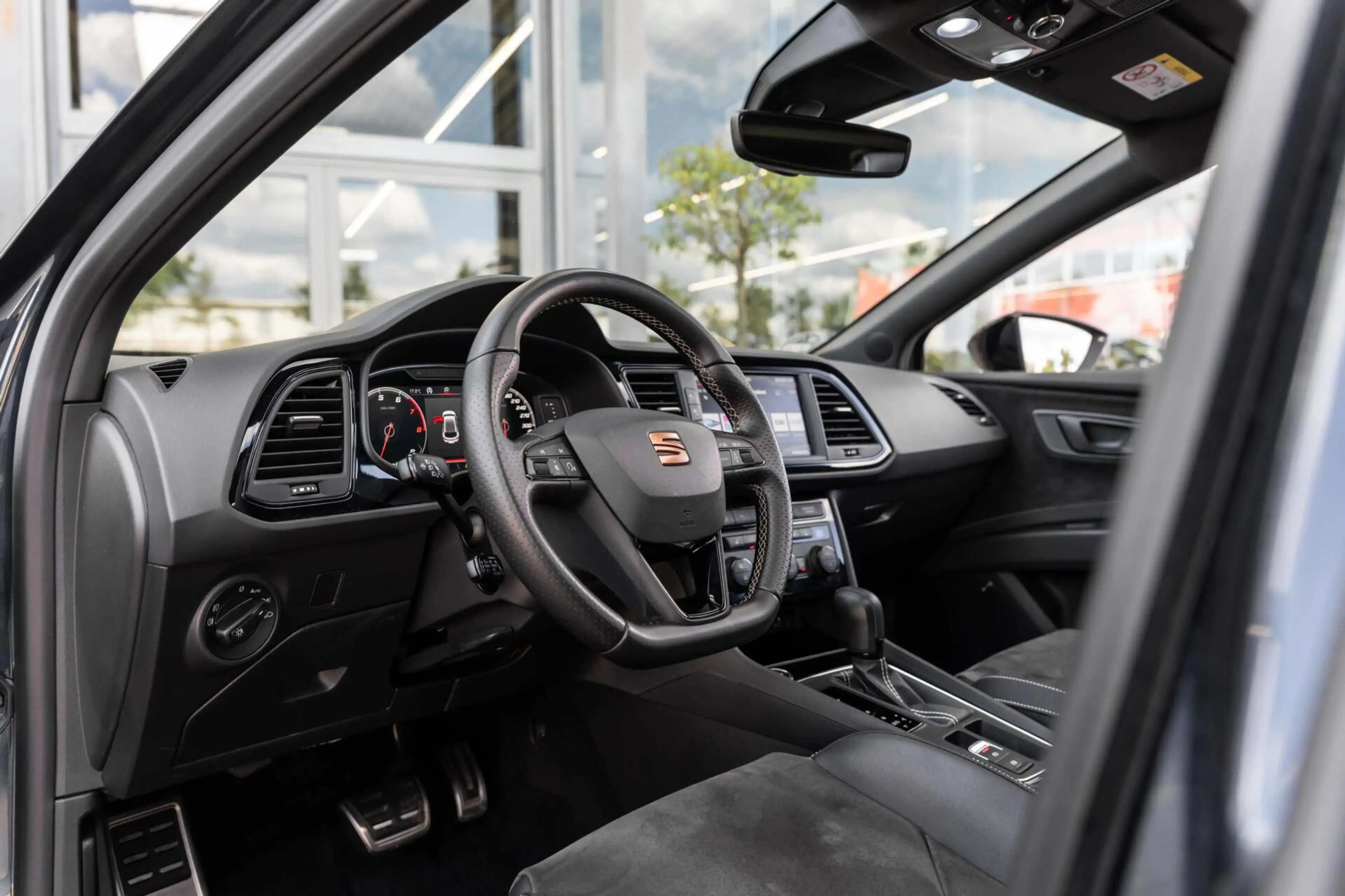 SEAT Leon 2.0 TSI CUPRA Ultimate Edition Pano Beats Carbon — photo 18