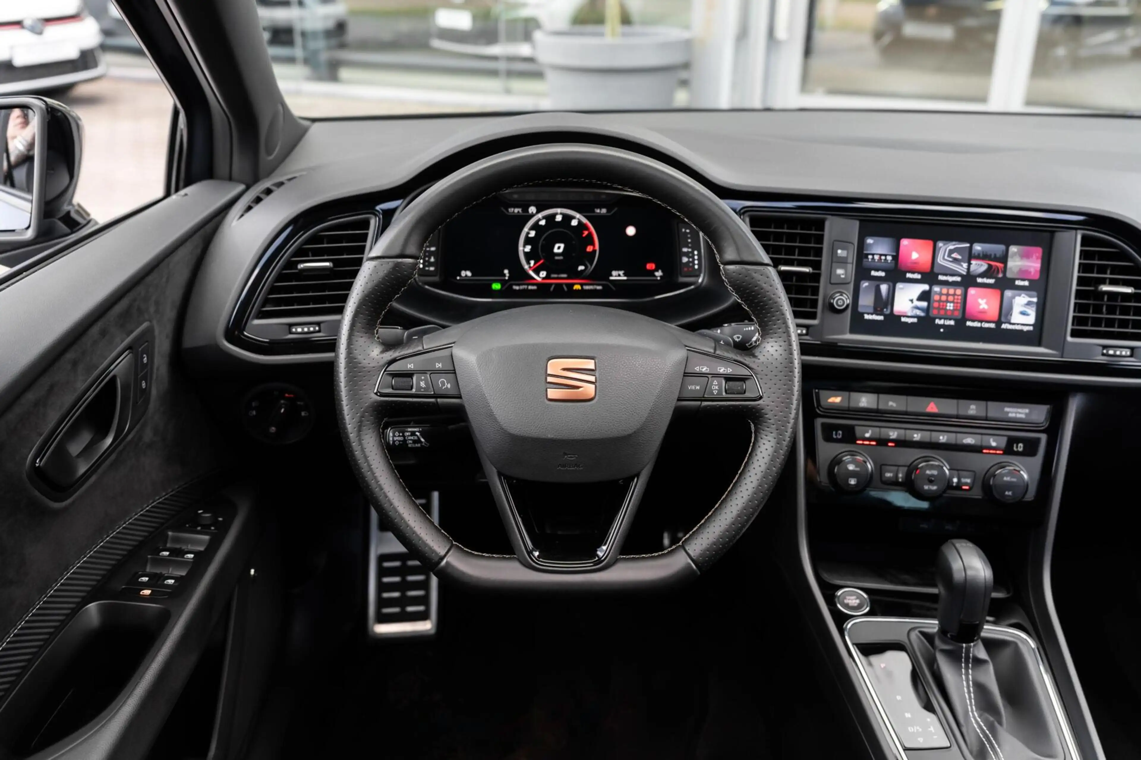 SEAT Leon 2.0 TSI CUPRA Ultimate Edition Pano Beats Carbon — photo 16