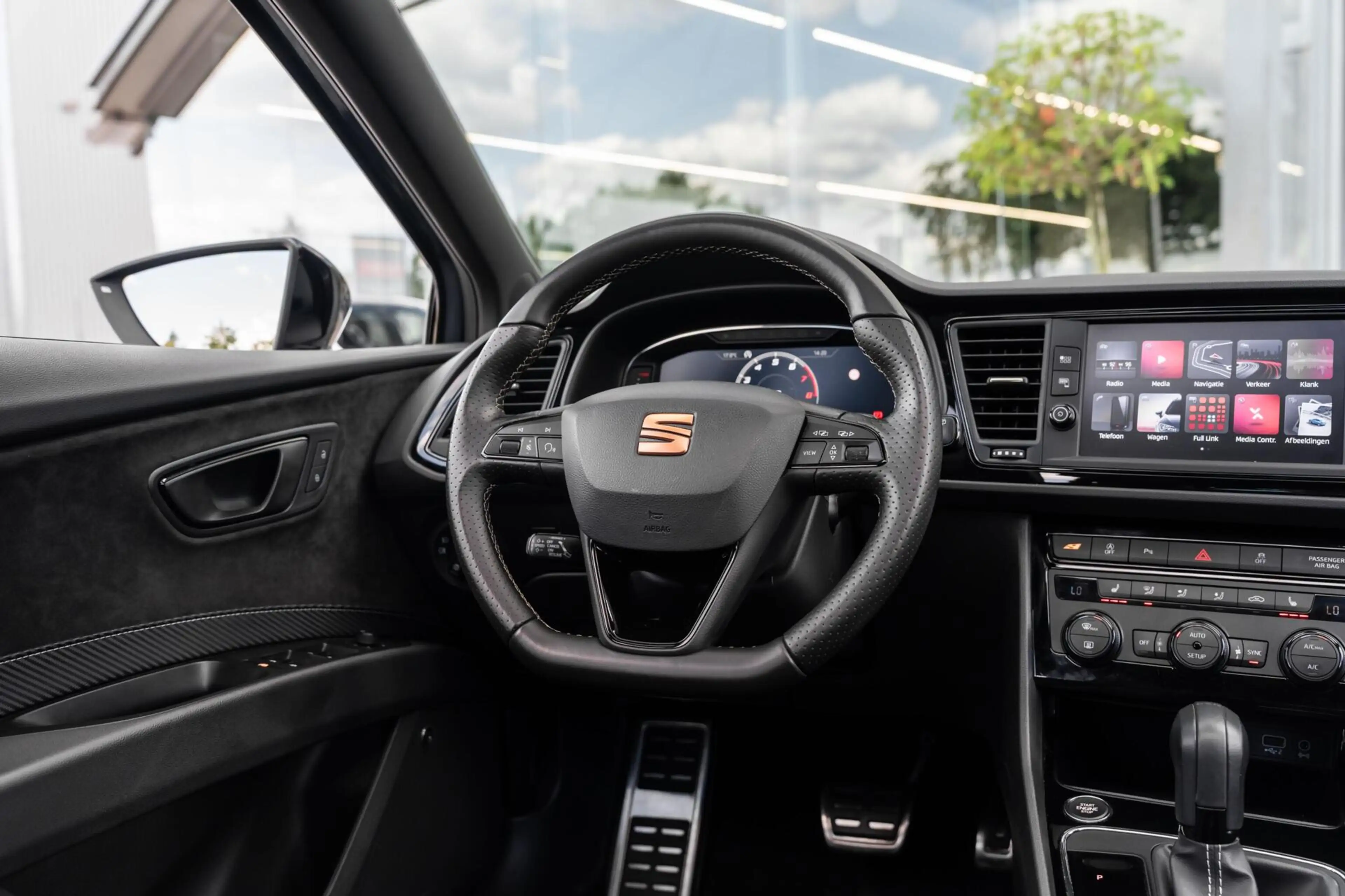 SEAT Leon 2.0 TSI CUPRA Ultimate Edition Pano Beats Carbon — photo 17