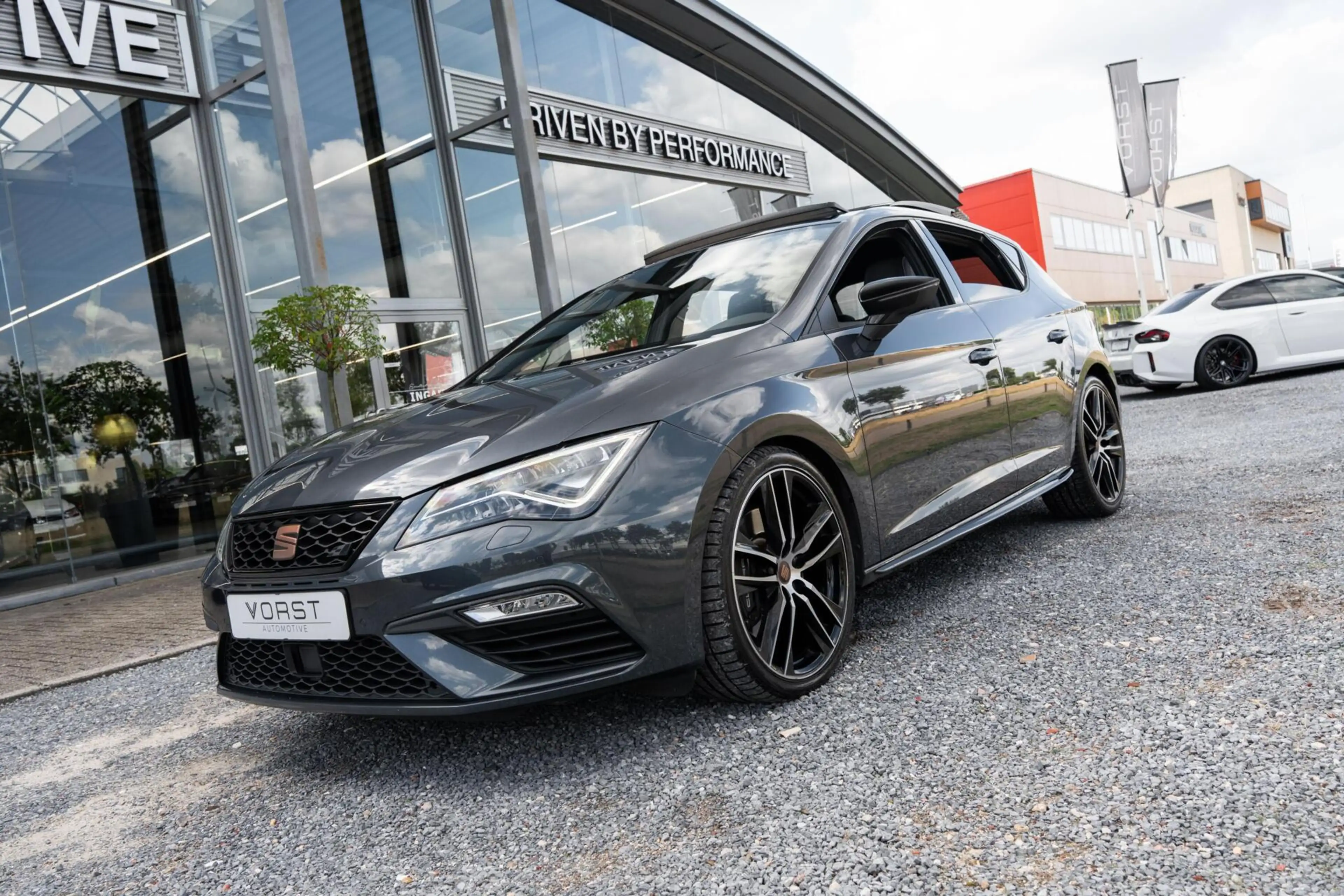 SEAT Leon 2.0 TSI CUPRA Ultimate Edition Pano Beats Carbon — photo 12