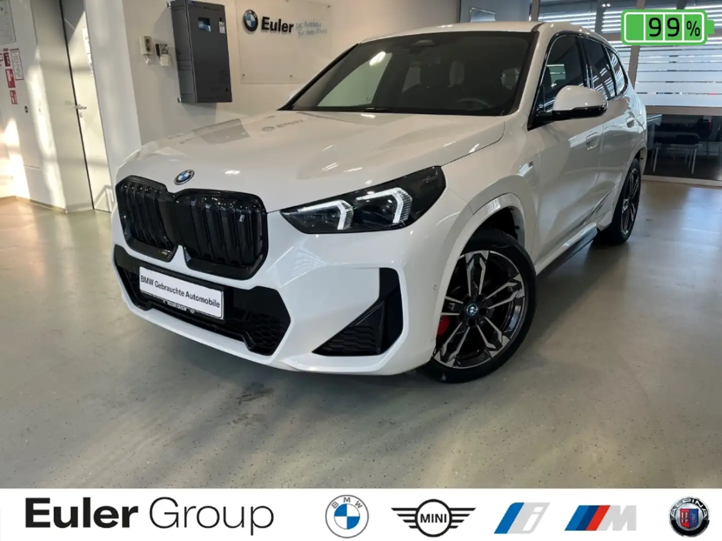 BMW iX1 xDrive 30 M Sportpaket Navi LED HiFi System Sitzhz Weiß - 1
