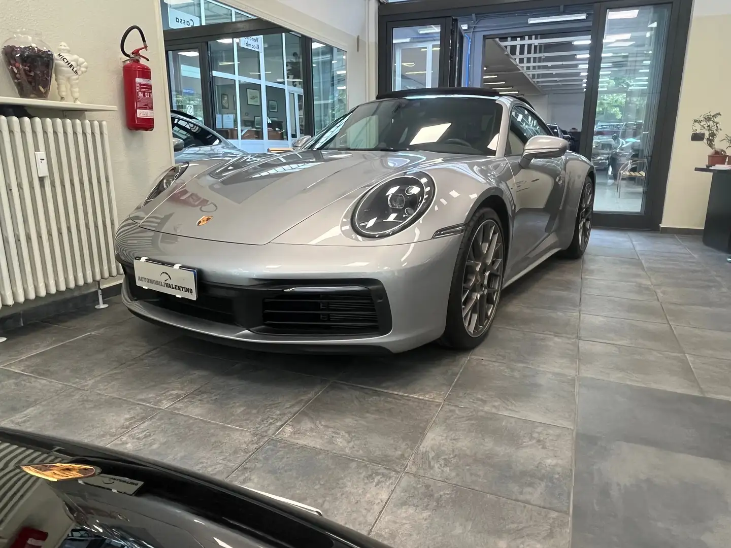 Porsche 992 911 Coupe 3.0 Carrera 4S auto Grijs - 2
