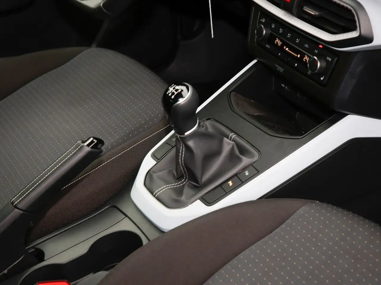 SEAT Arona 1.0 TSI Style Navi/RFK/LED 9