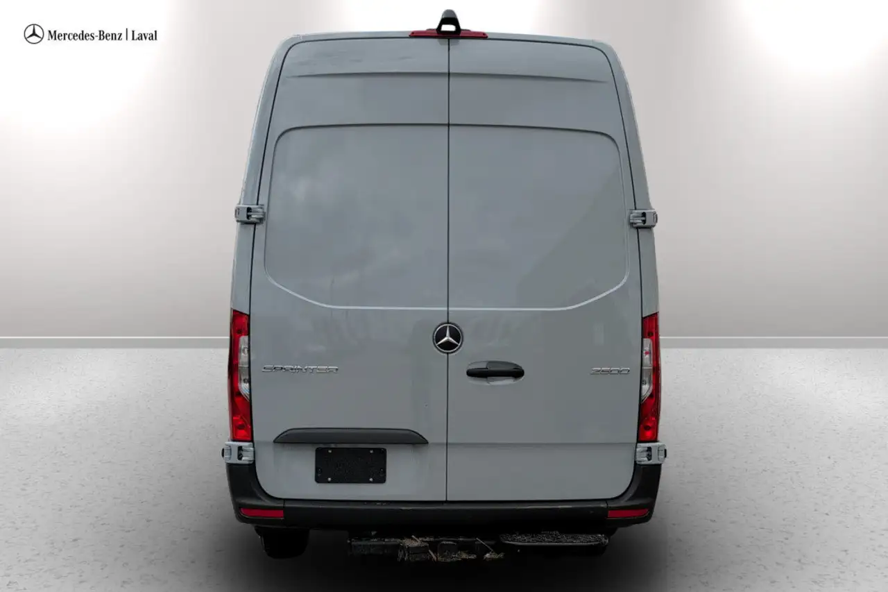 Mercedes-Benz Sprinter снимка Mercedes-Benz Sprinter