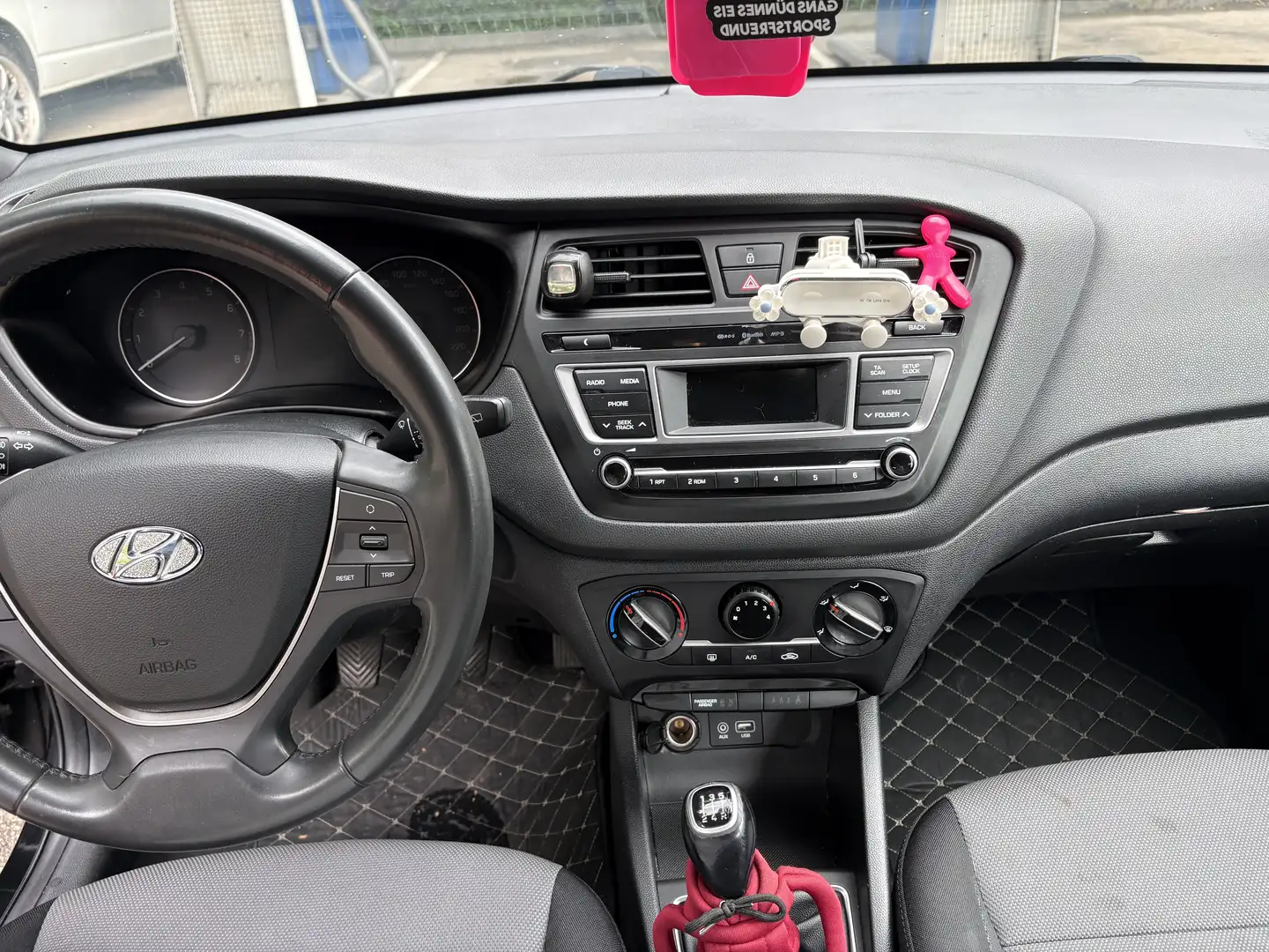 Hyundai i20 i20 1,25 GO! GO! Schwarz - 1