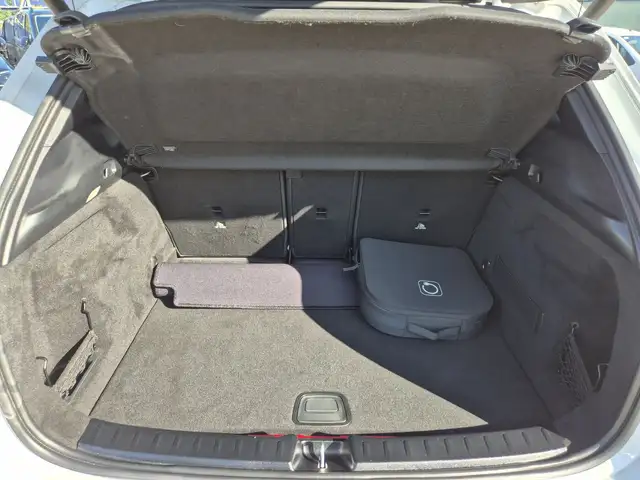 Mercedes-Benz GLA view 12
