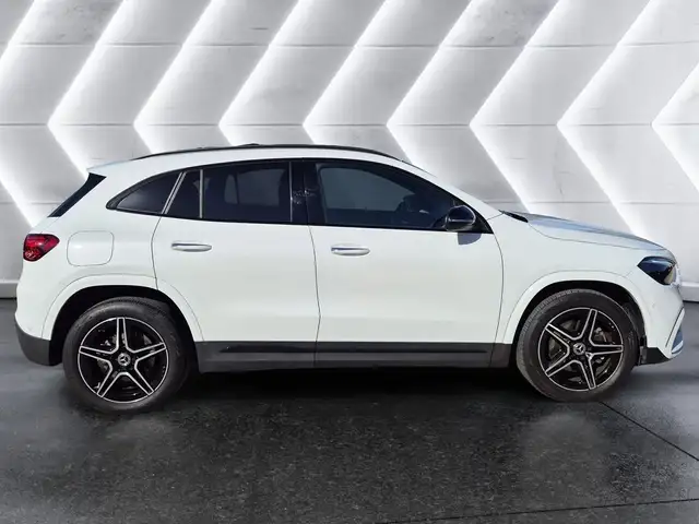 Mercedes-Benz GLA view 5