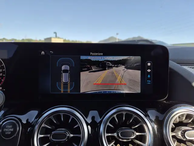 Mercedes-Benz GLA view 15