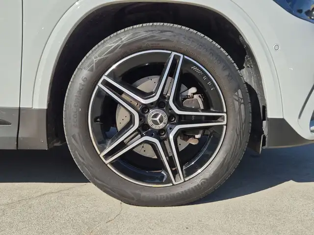 Mercedes-Benz GLA view 13