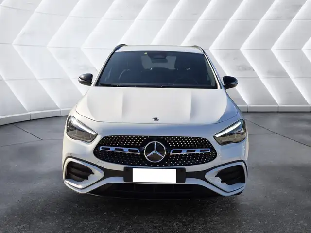 Mercedes-Benz GLA view 2