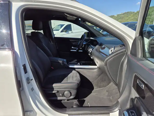 Mercedes-Benz GLA view 9