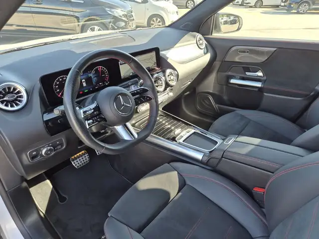 Mercedes-Benz GLA view 6