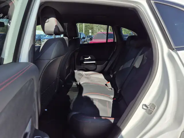 Mercedes-Benz GLA view 7
