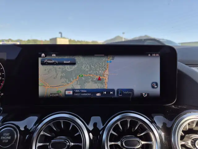 Mercedes-Benz GLA view 11