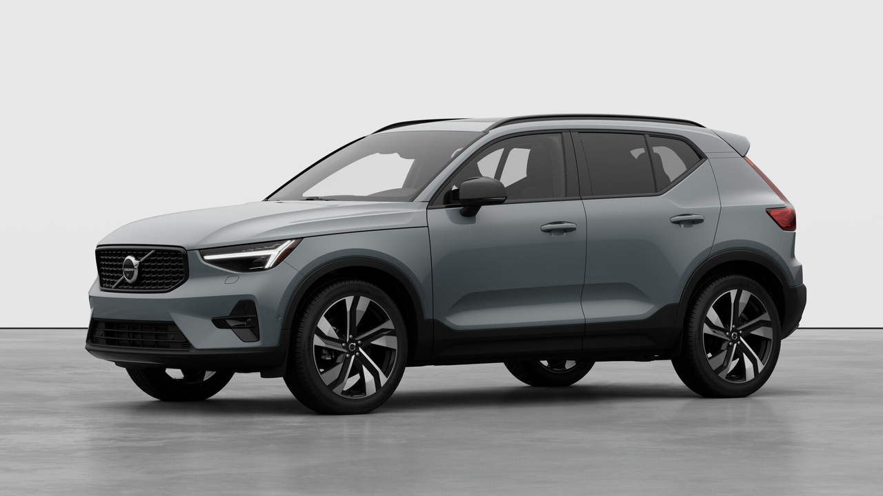 2026 Volvo XC40 Ultra Dark Theme