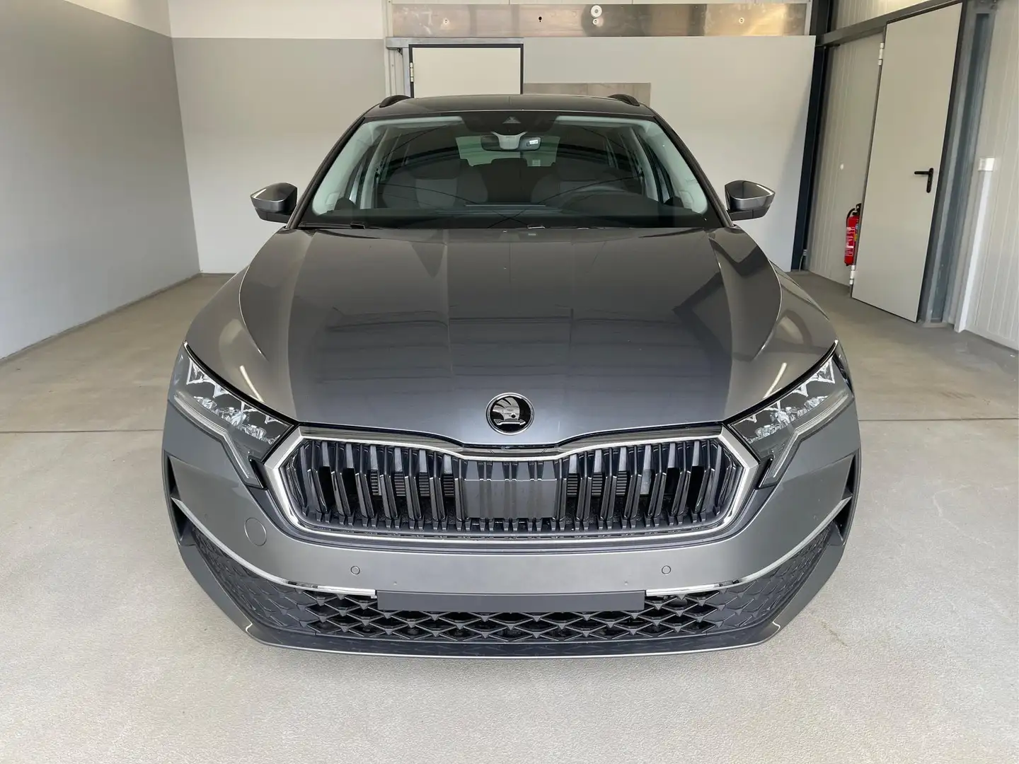 Skoda Octavia Combi Facelift Selection 150 PS DSG AHK+Navi+AC... Szürke - 2
