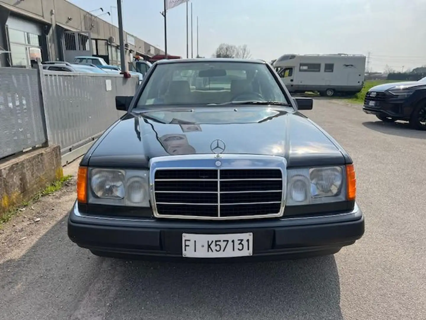 Mercedes-Benz 300 E-24 Чорний - 2