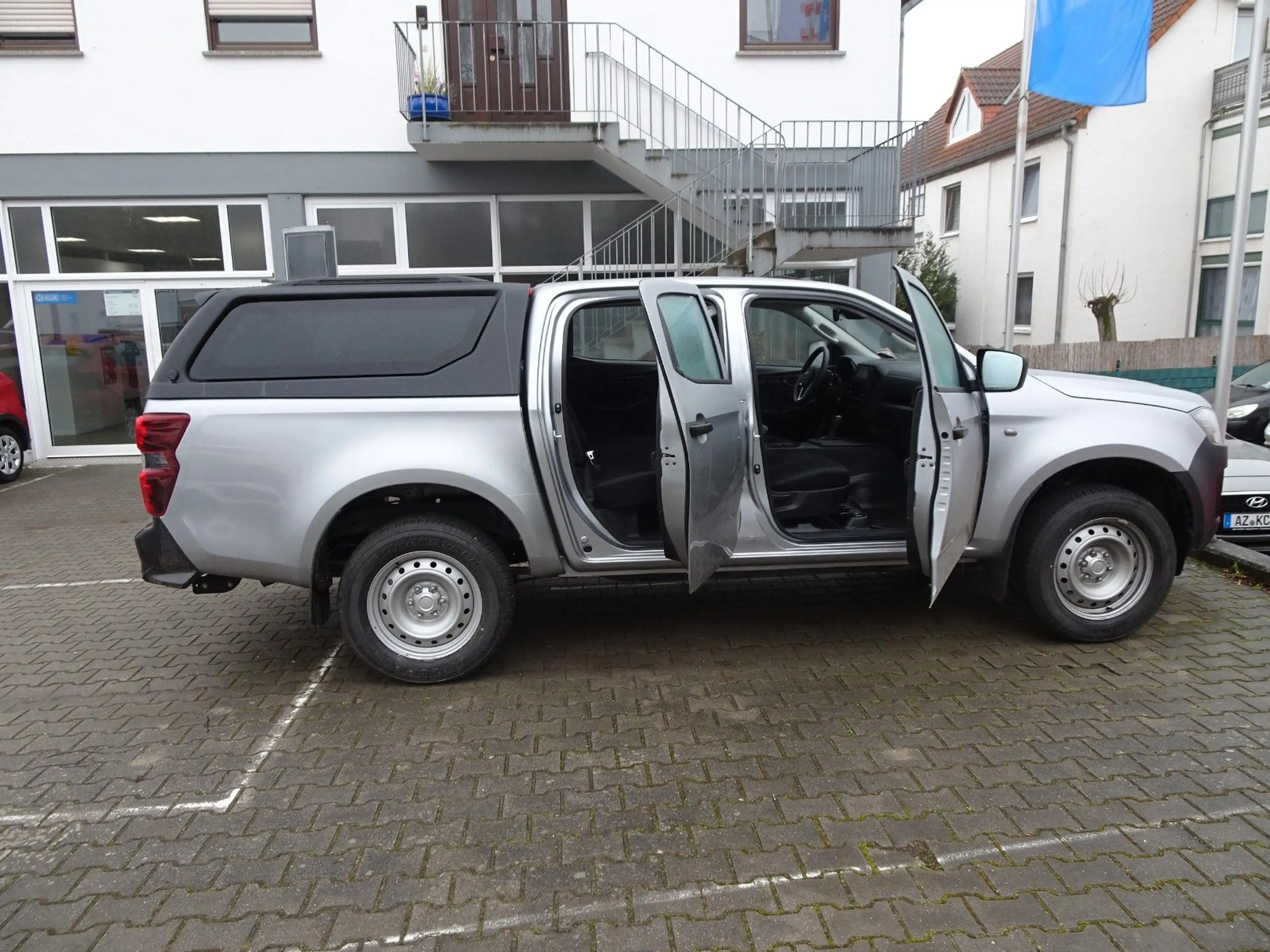 Isuzu D-Max Double Cab "L", Hardtop, AHK usw. — photo 7