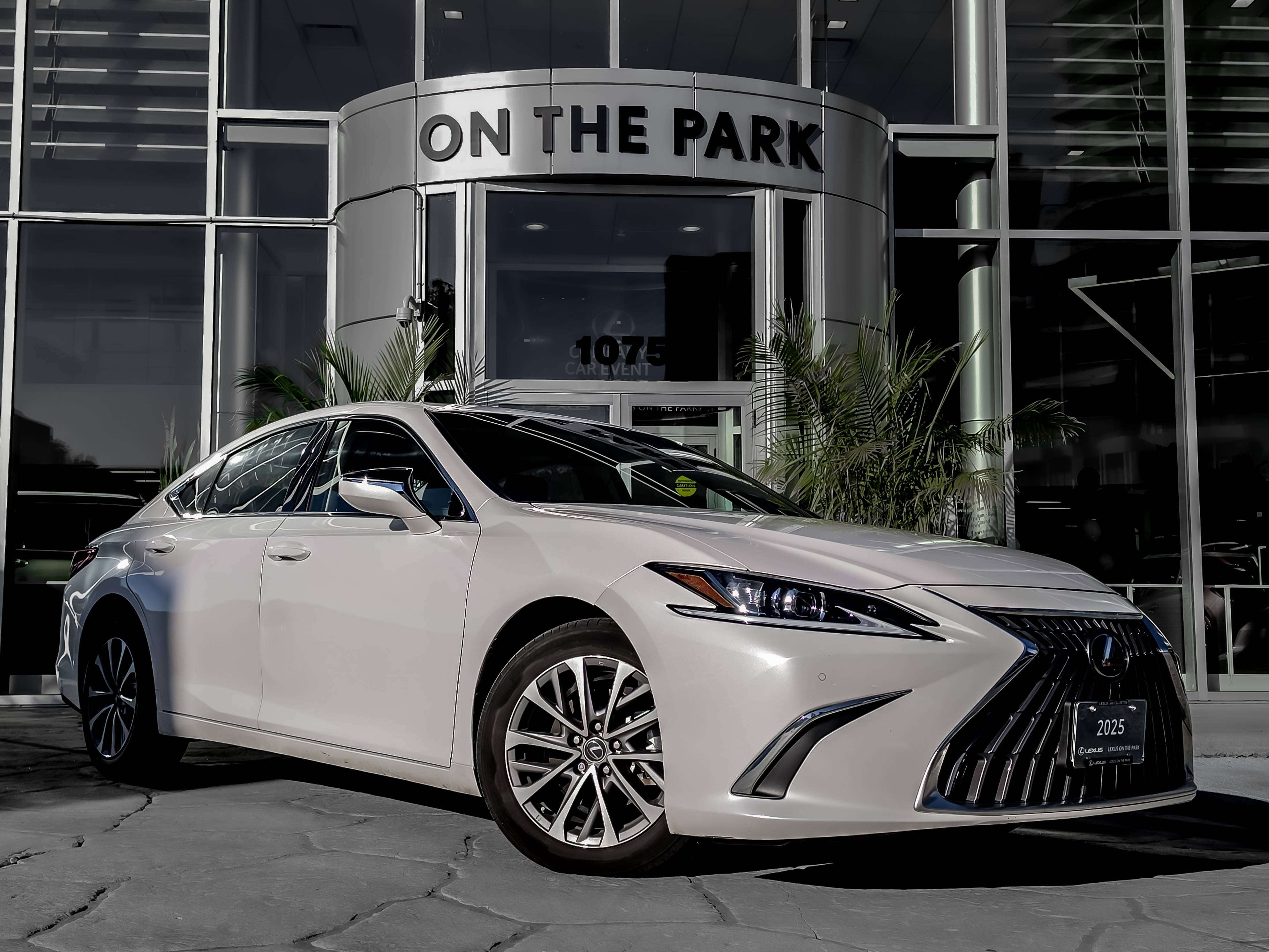 2025 Lexus ES