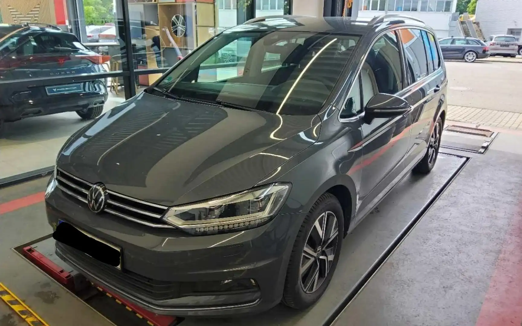 Volkswagen Touran 1.5 TSI Highline *AHK*DYNAUDIO*LED*KAMERA* Grau - 2