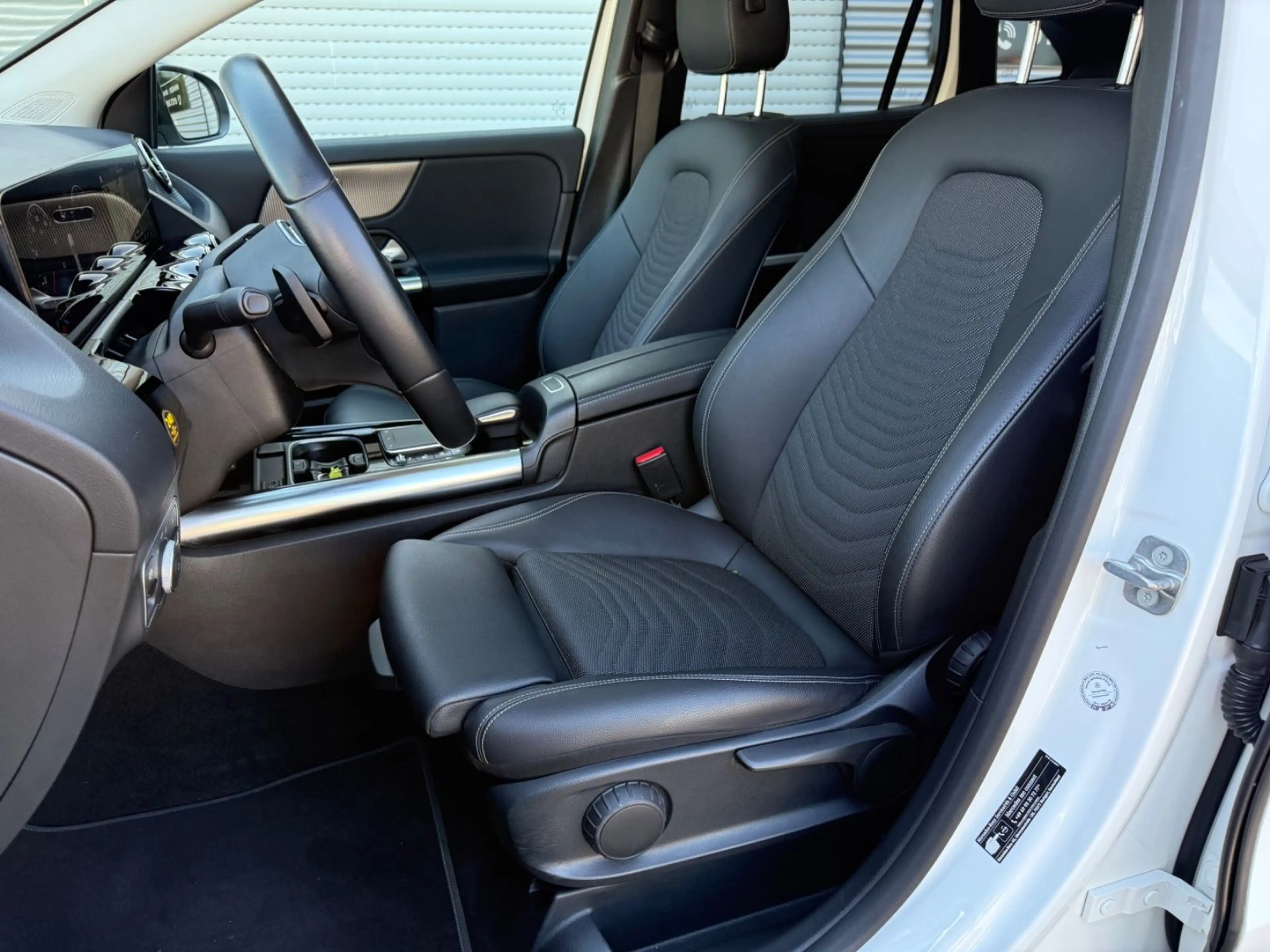 Mercedes-Benz GLA 250 *Panorama+Night-Paket+ Keyless Go+19-Zoll — photo 12