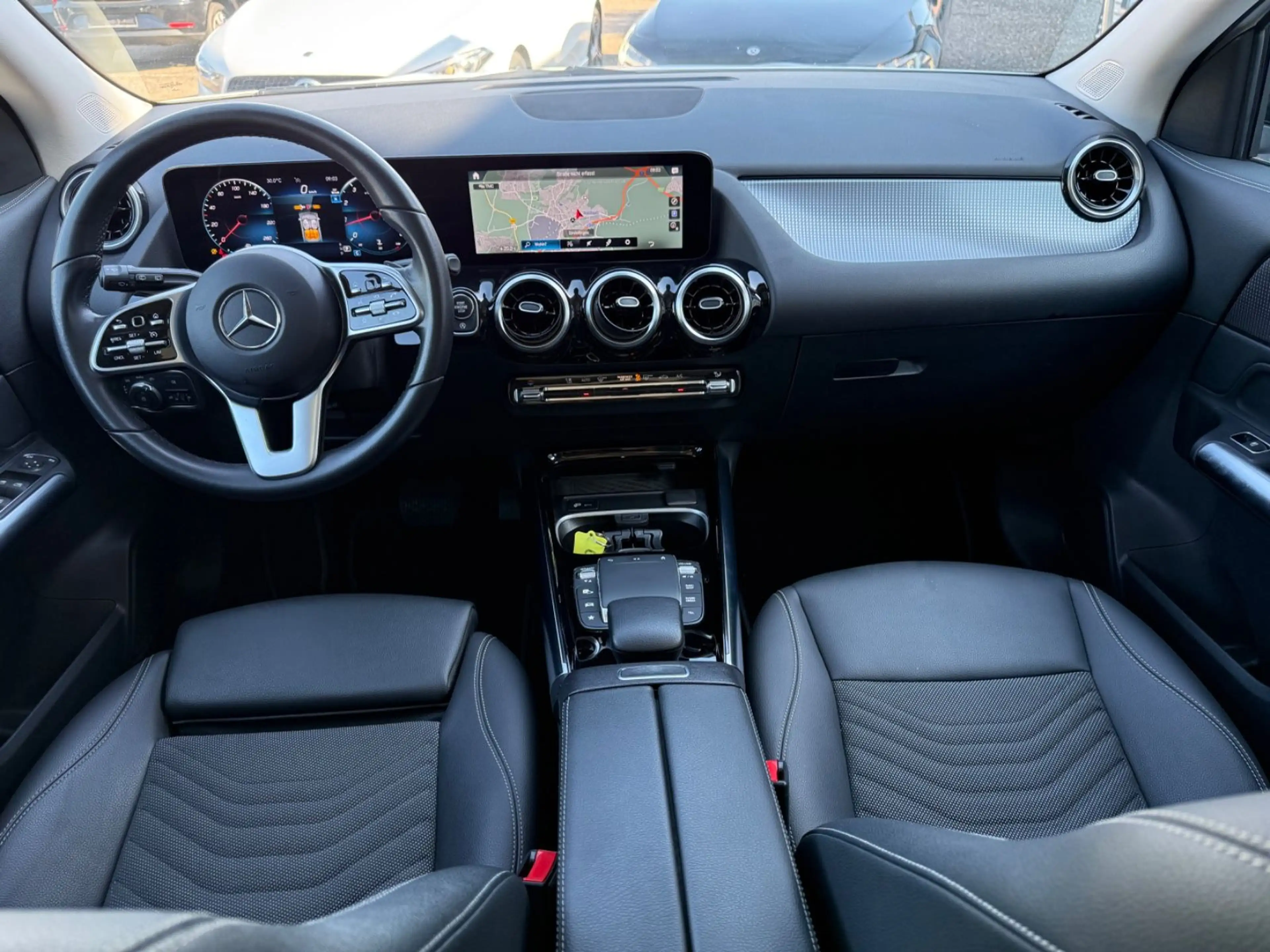 Mercedes-Benz GLA 250 *Panorama+Night-Paket+ Keyless Go+19-Zoll — photo 2