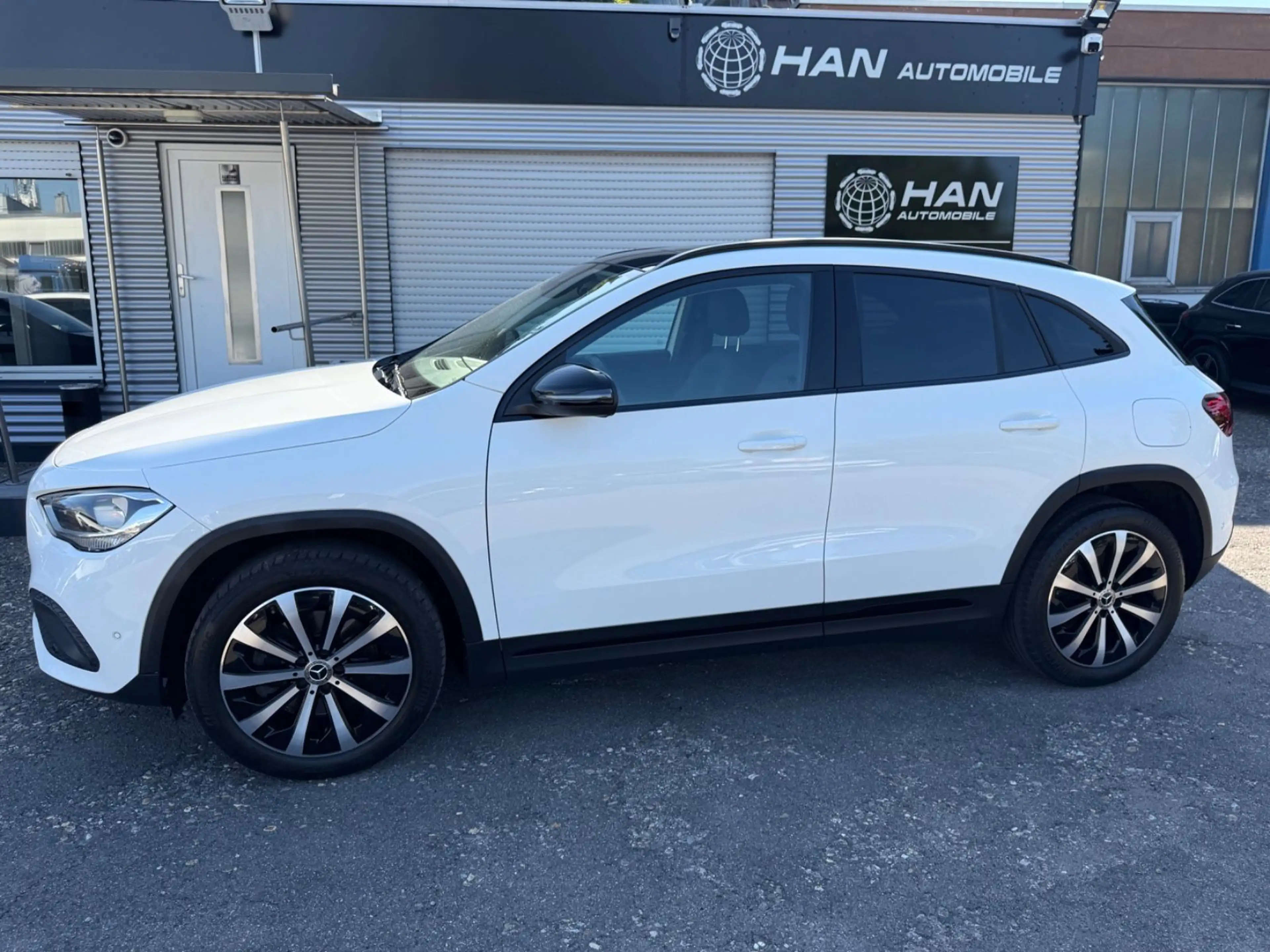 Mercedes-Benz GLA 250 *Panorama+Night-Paket+ Keyless Go+19-Zoll