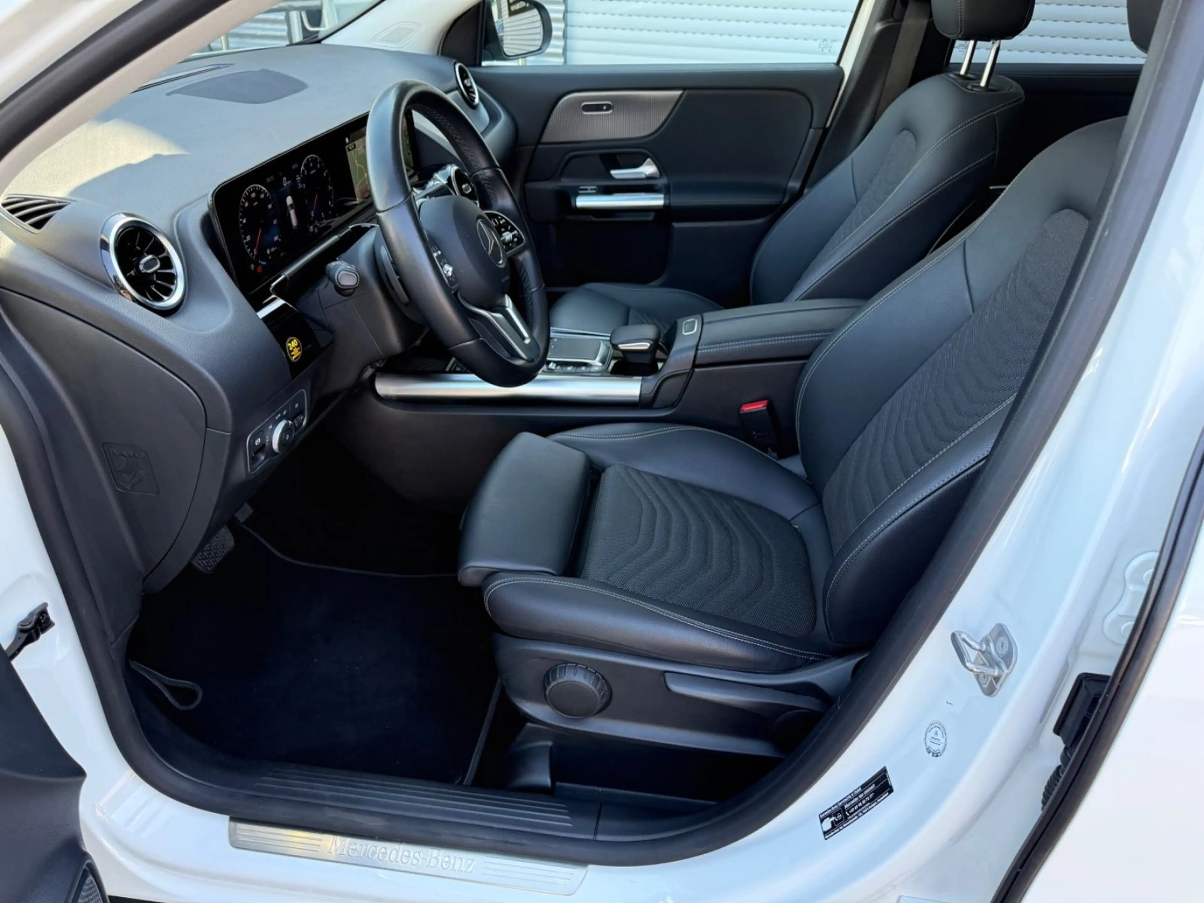 Mercedes-Benz GLA 250 *Panorama+Night-Paket+ Keyless Go+19-Zoll — photo 15