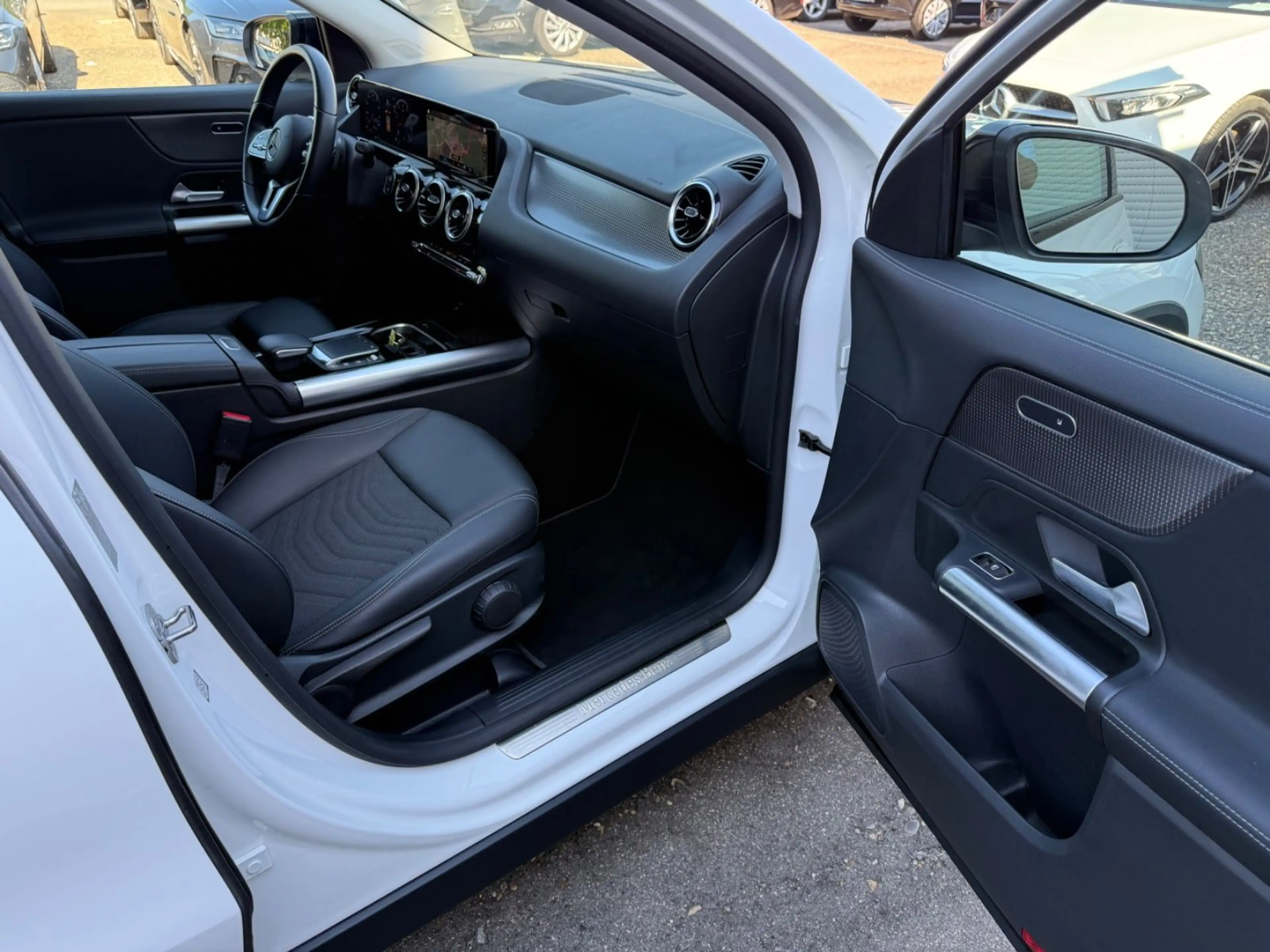 Mercedes-Benz GLA 250 *Panorama+Night-Paket+ Keyless Go+19-Zoll — photo 11