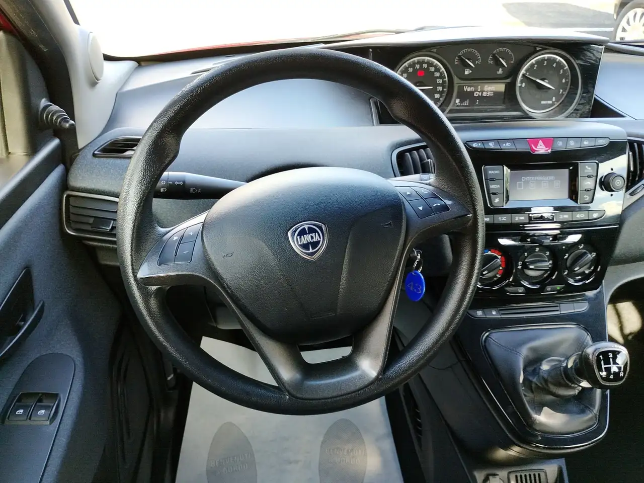 Lancia Ypsilon 2021 — фото 12