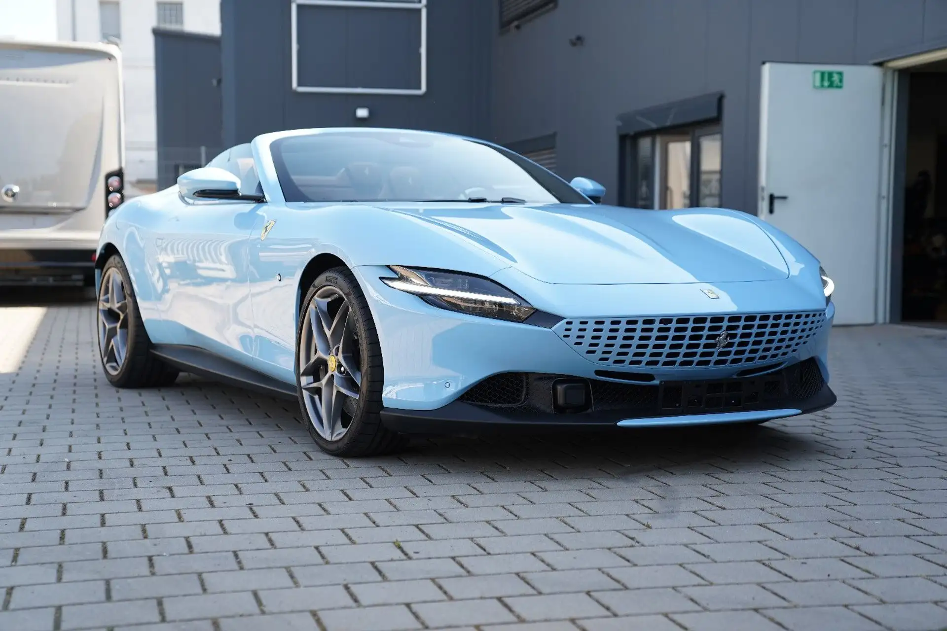 페라리 로마 2025 청록 사진 2
