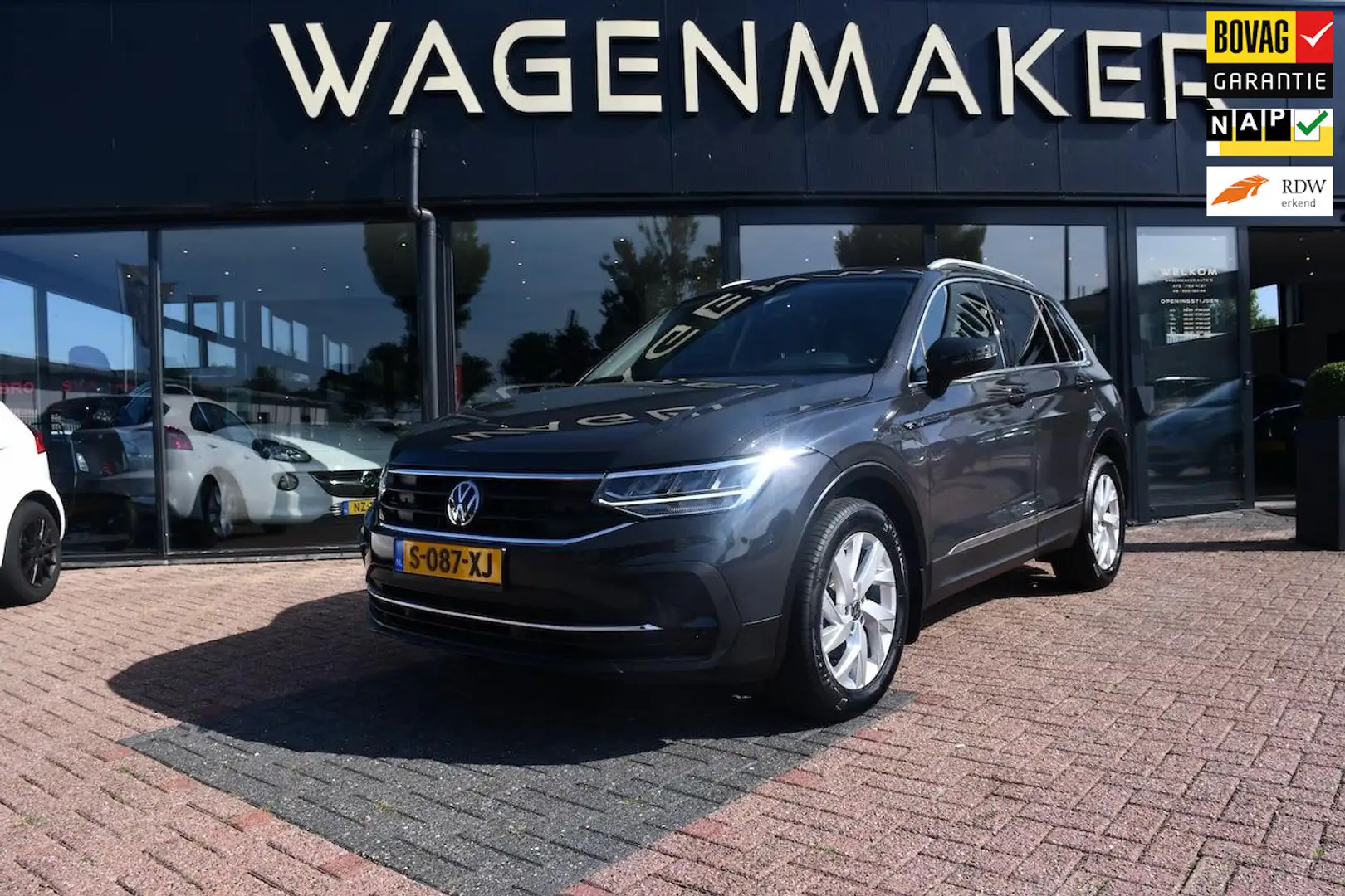 Volkswagen Tiguan 1.5 TSI Elegance AUT|ACC|Carplay|DealerOH Grijs - 1