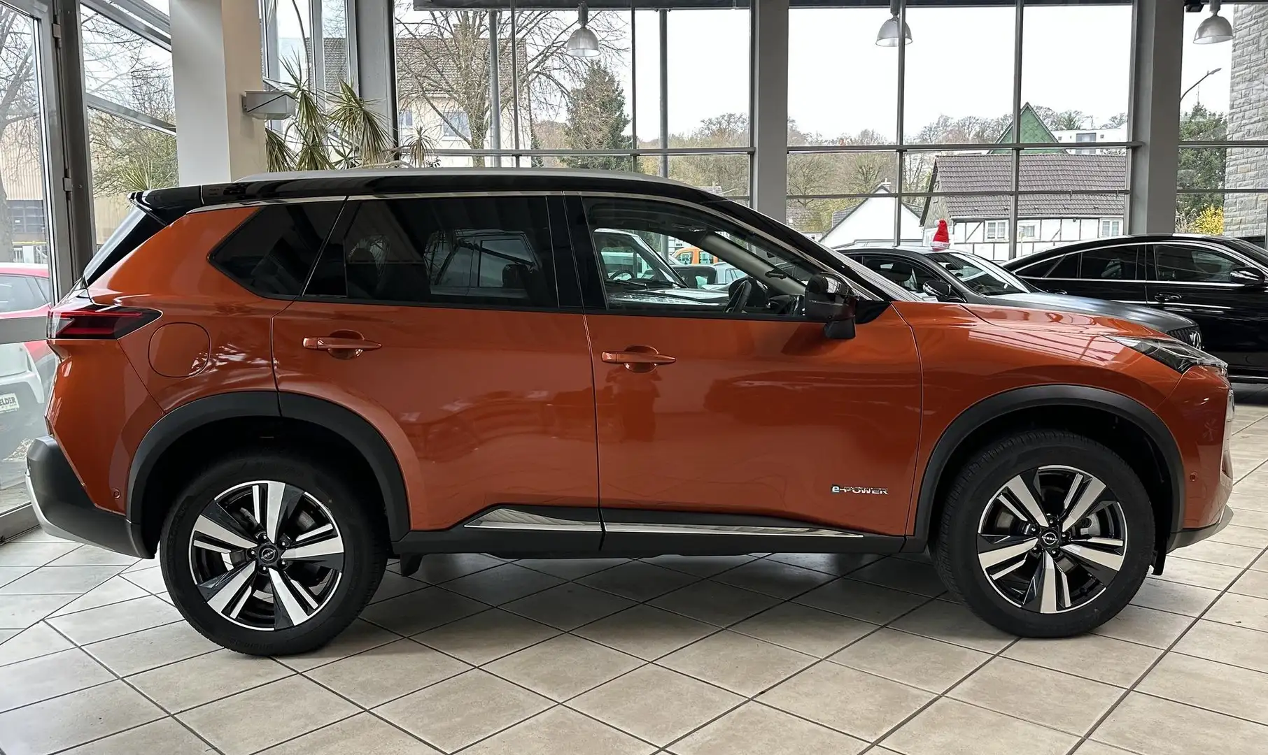 Nissan X-Trail X-Trail Tekna 1.5 VC-T e-4ORCE*PANO*HUD*360° narančasta - 2