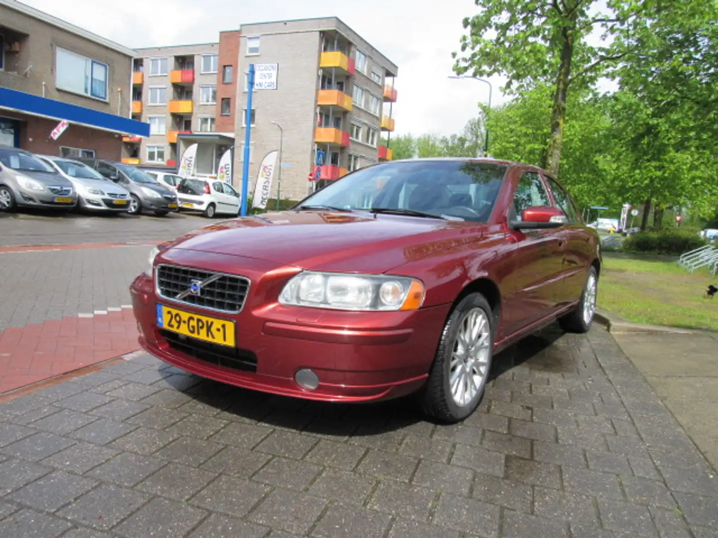 Volvo S60 2.4 140PK Momentum Rojo - 1