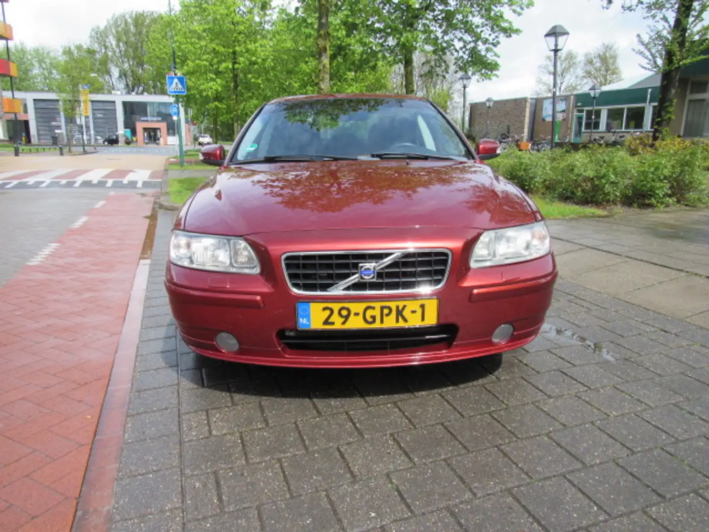 Volvo S60 2.4 140PK Momentum Czerwony - 2